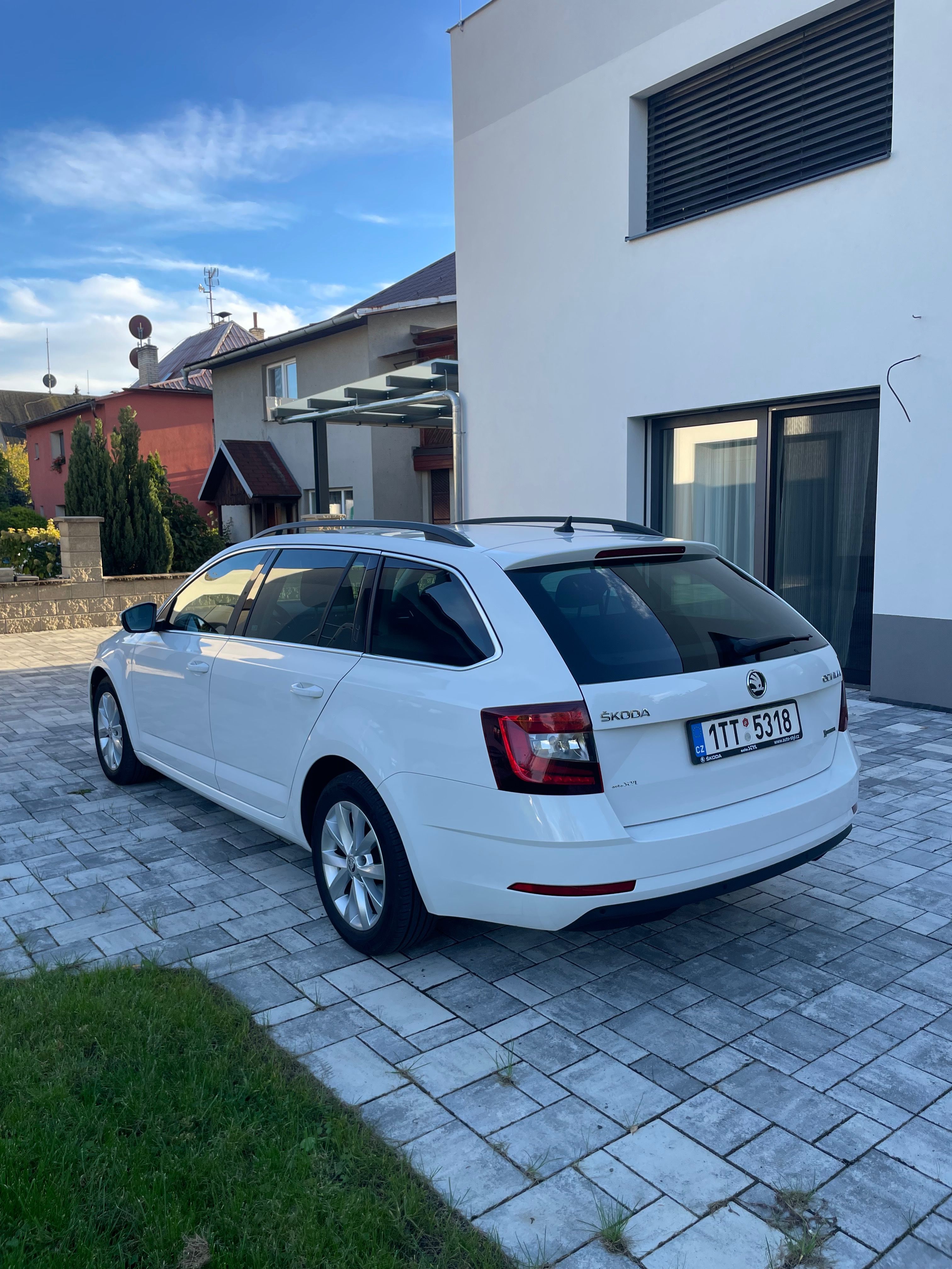 Škoda Octavia, 3 1.6TDI style+ servis histor. - fotka 6
