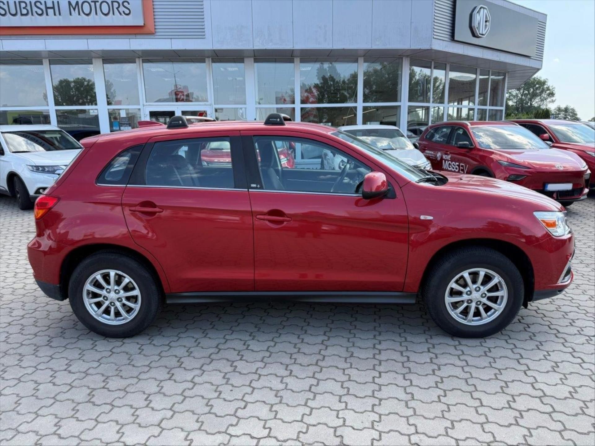 Mitsubishi ASX, 1,6 Invite+ Limitovaná edice 1 - fotka 3