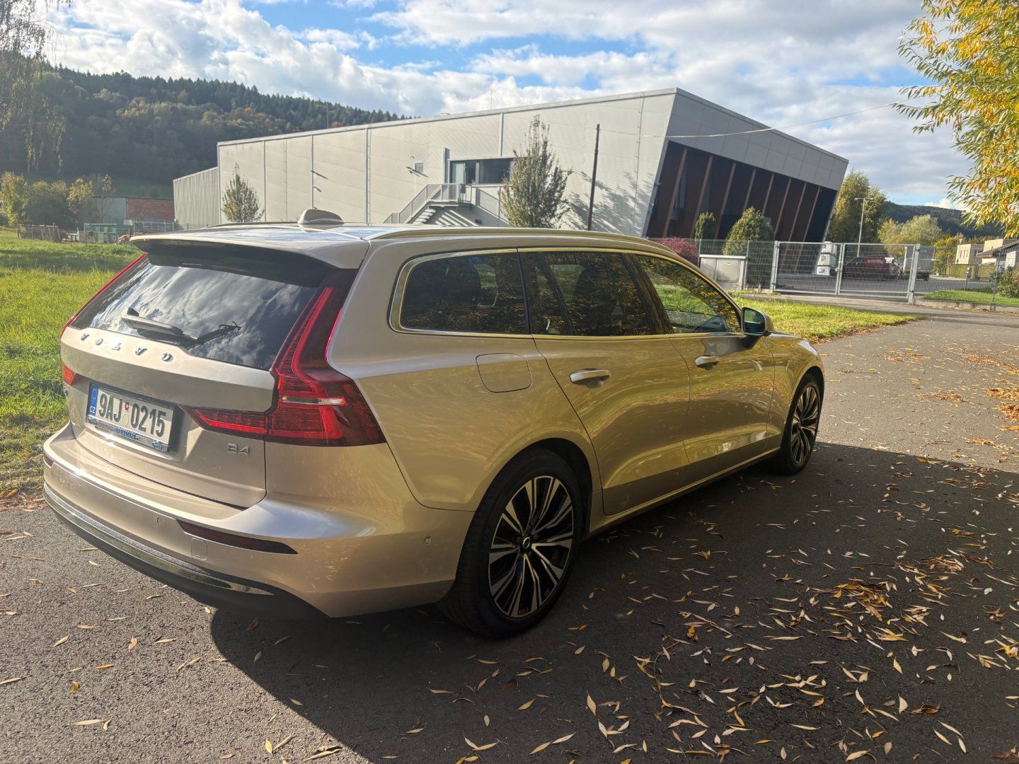 Volvo V60, 2.0 B4 Aut  1.maj CZ DPH Tažné - fotka 5