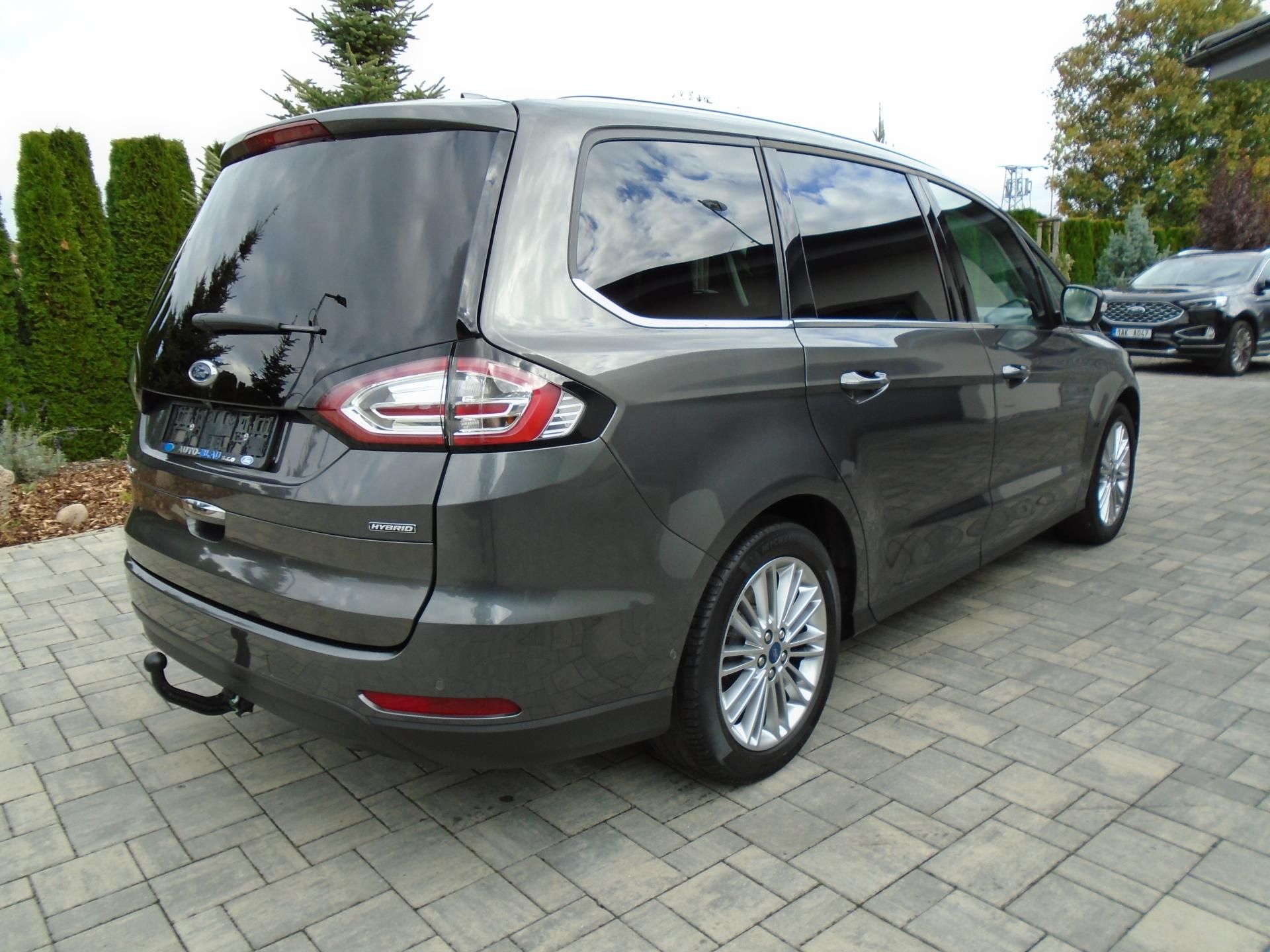 Ford Galaxy, 2.5 Durarec FHEV Vignale 7míst - fotka 2
