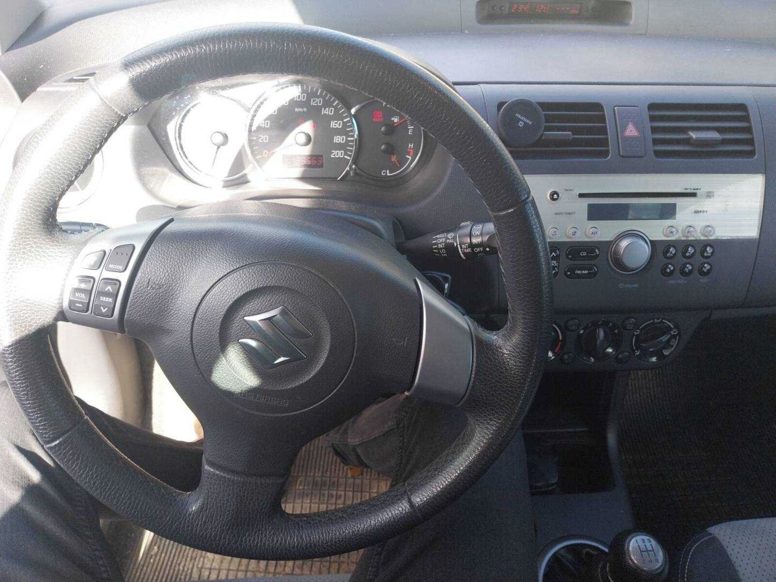 Suzuki Swift, 1.3, Serv.kniha, jezdí dobře - fotka 3
