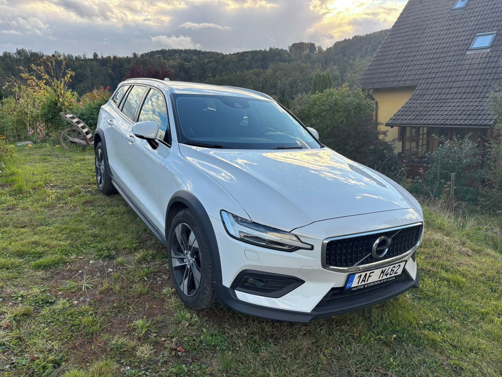 Volvo V60, CC 4x4, nová STK, prav. servis - fotka 2