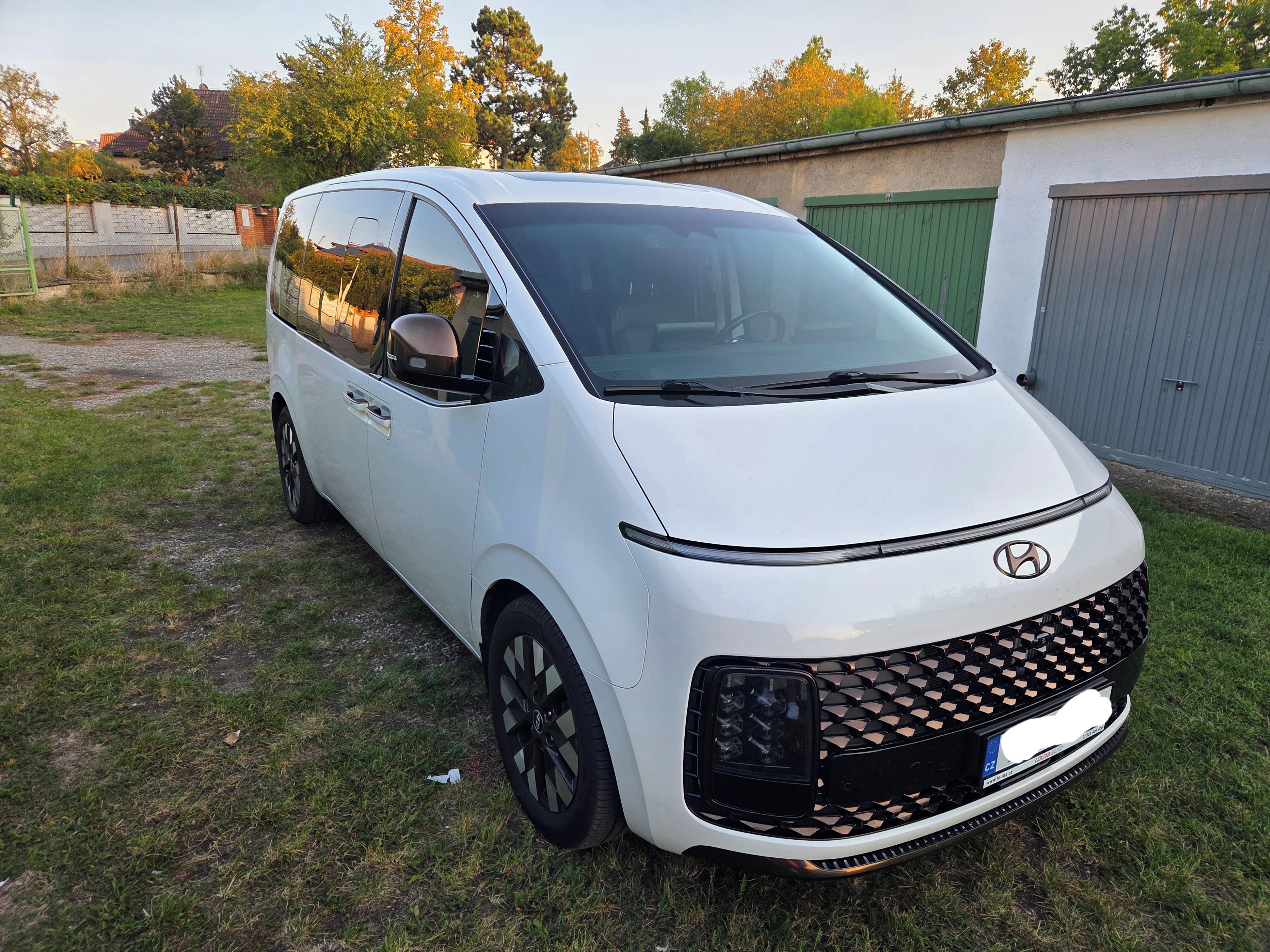 Hyundai Staria - fotka 2