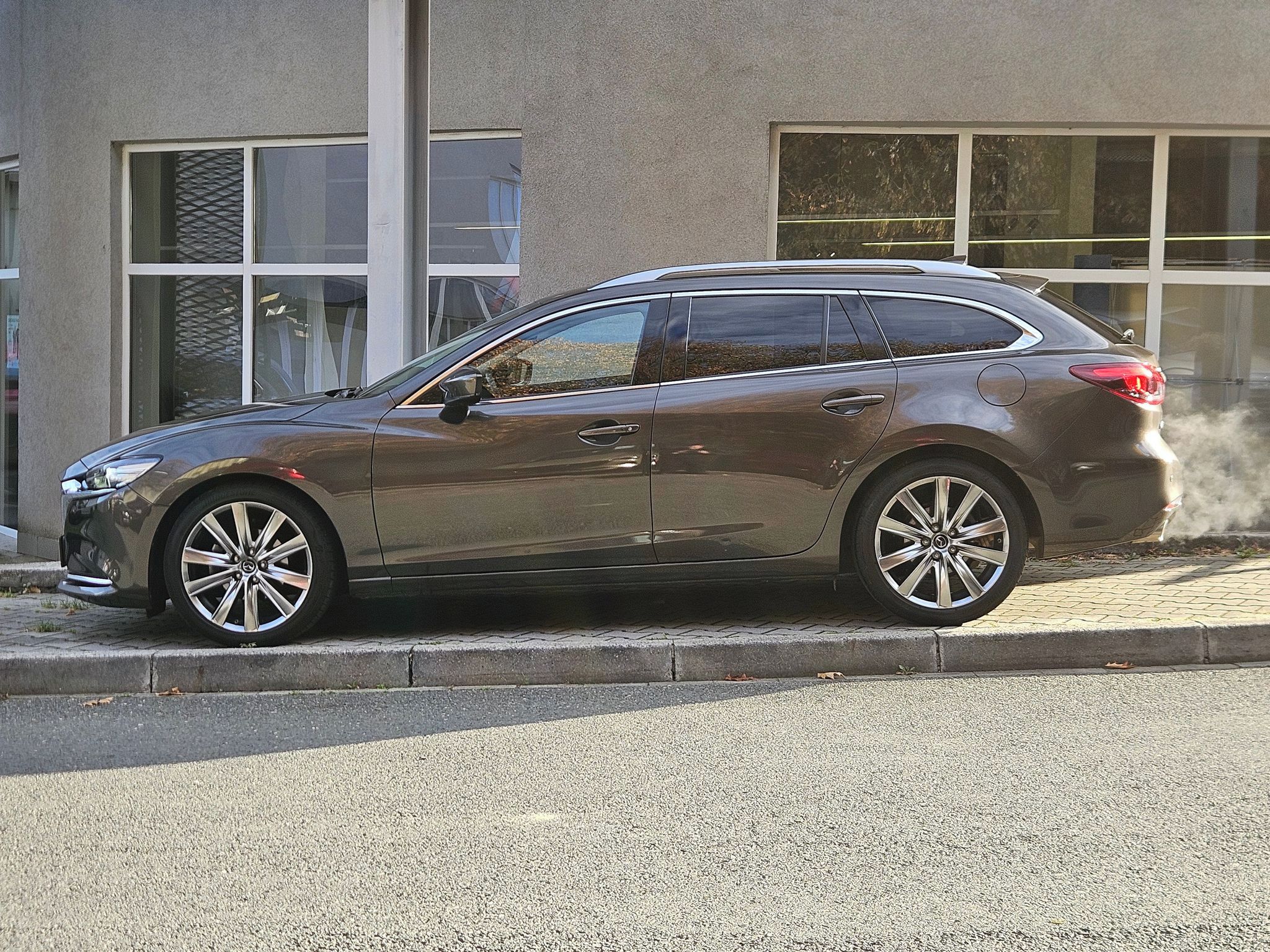 Mazda 6, 2.5i, Revolution TOP,1.majitel - fotka 2