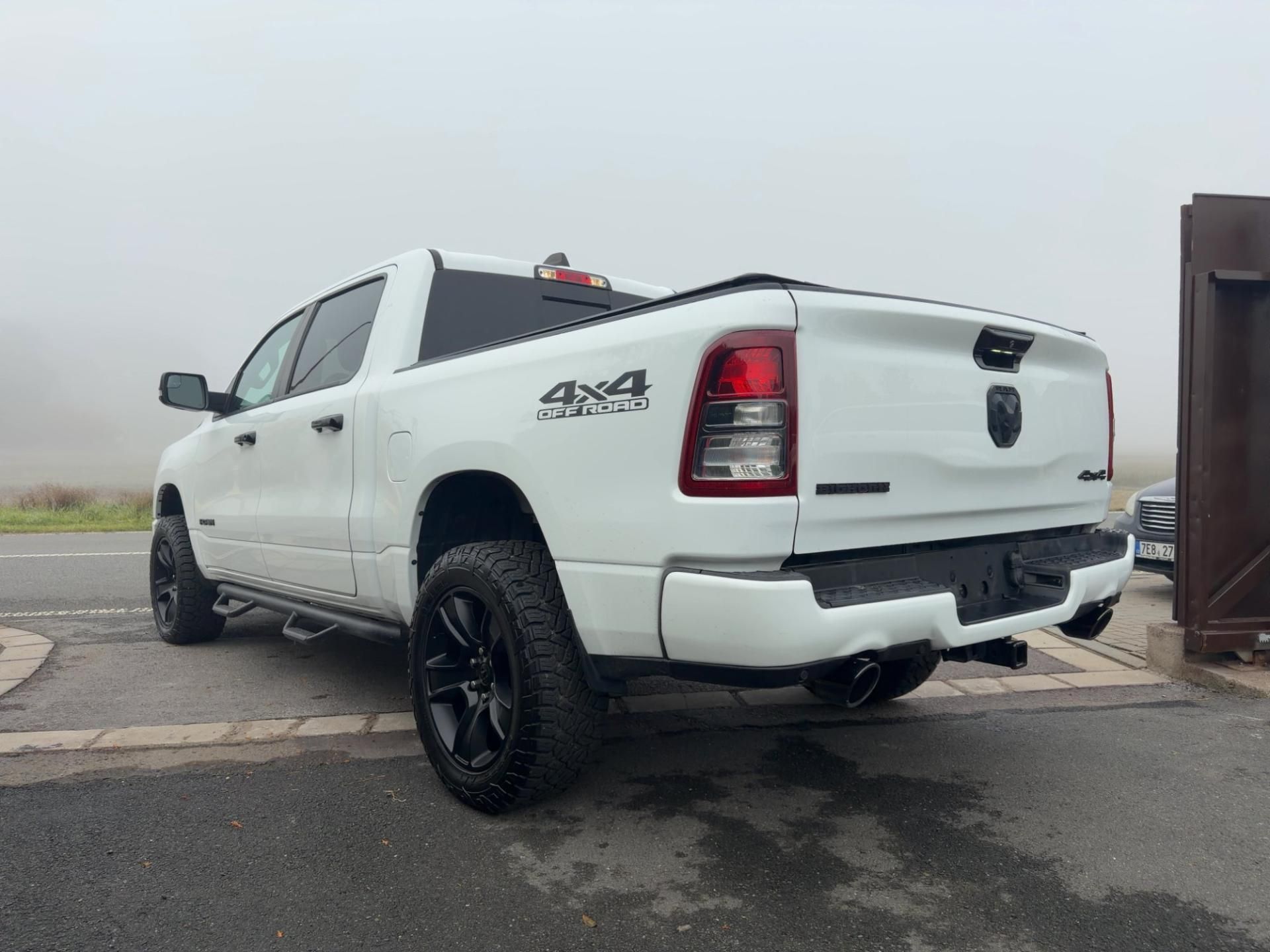 Dodge Ram 1500, Bighorn 5,7 Hemi Lonestar Crew - fotka 3