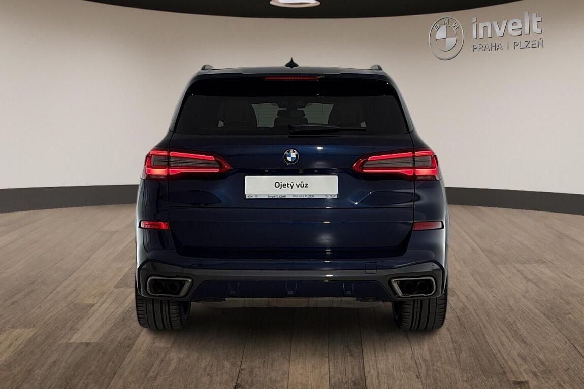 BMW X5, M50i - fotka 4