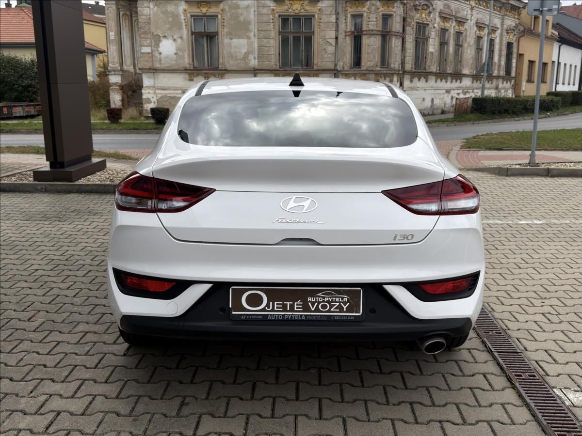 Hyundai i30, 1,5 T-GDi MHEV MT  Fastback St - fotka 6