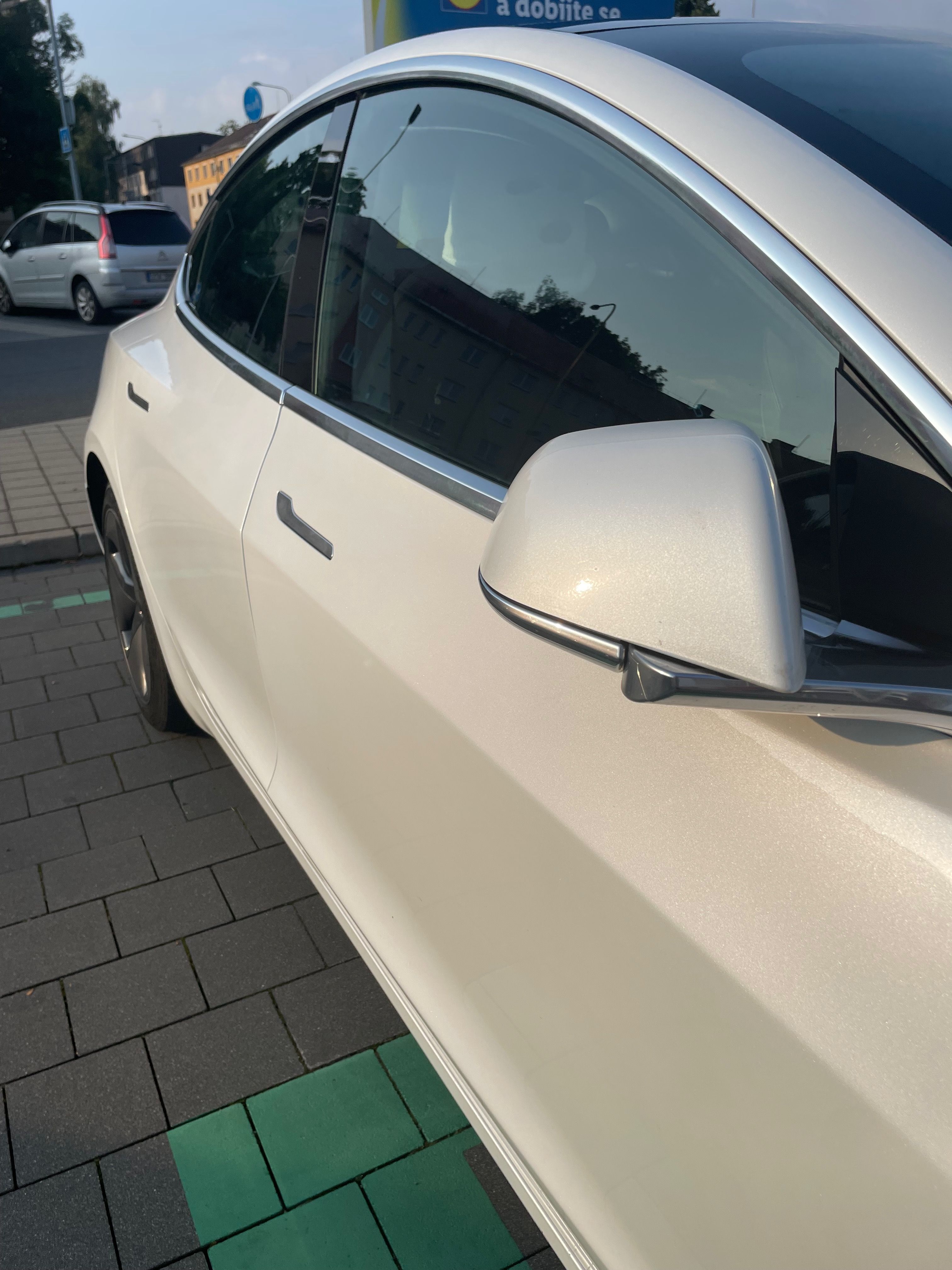 Tesla Model 3, Long Range, Tažné - fotka 4