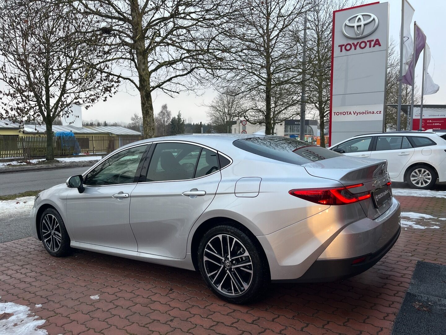 Toyota Camry, 2.5 Hybrid 230 koní - Prestige - fotka 4