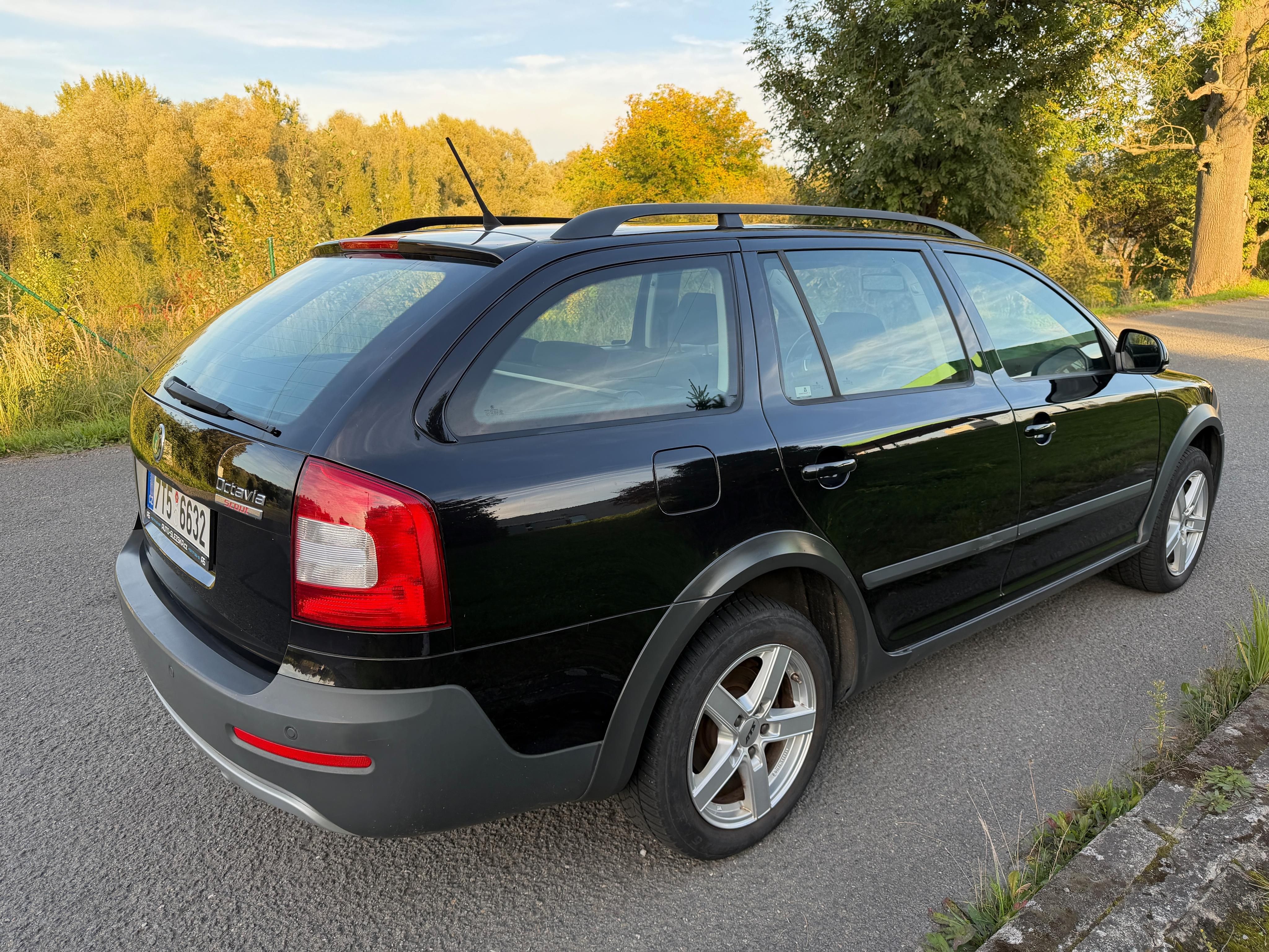 Škoda Octavia, 2.0TDi-SCOUT,manuál,1.maj - fotka 3