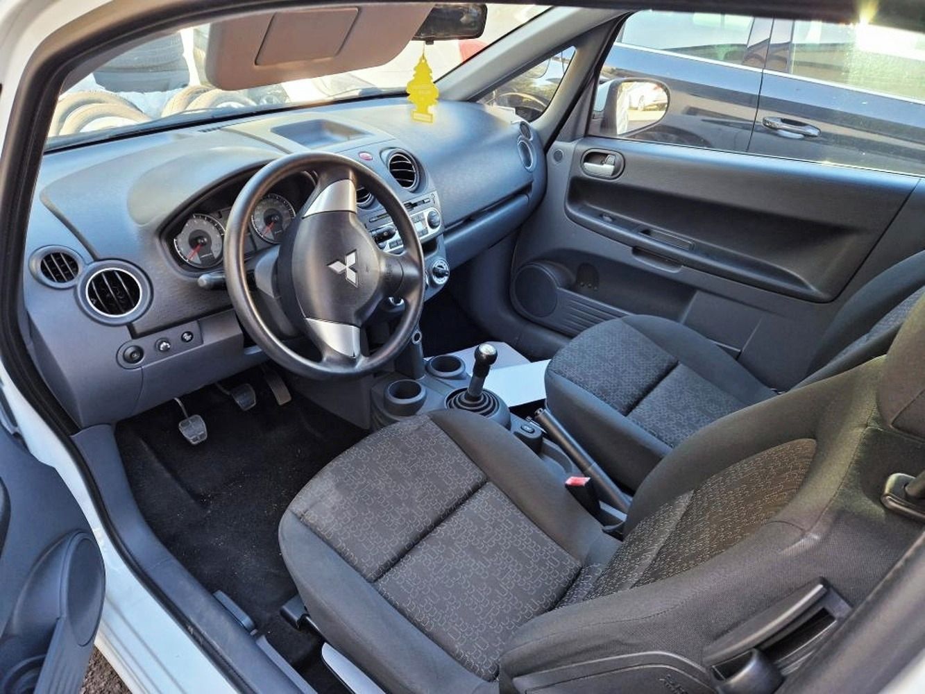 Mitsubishi Colt, 1.3i (70 kW), nová STK - fotka 5