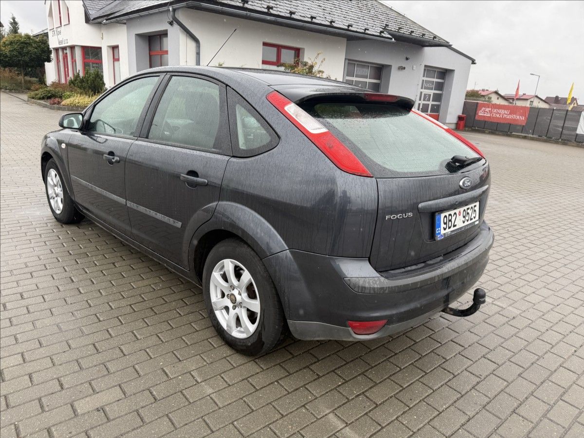 Ford Focus, 1,6 i 16V 74kw Klima Tažné 2sa - fotka 3