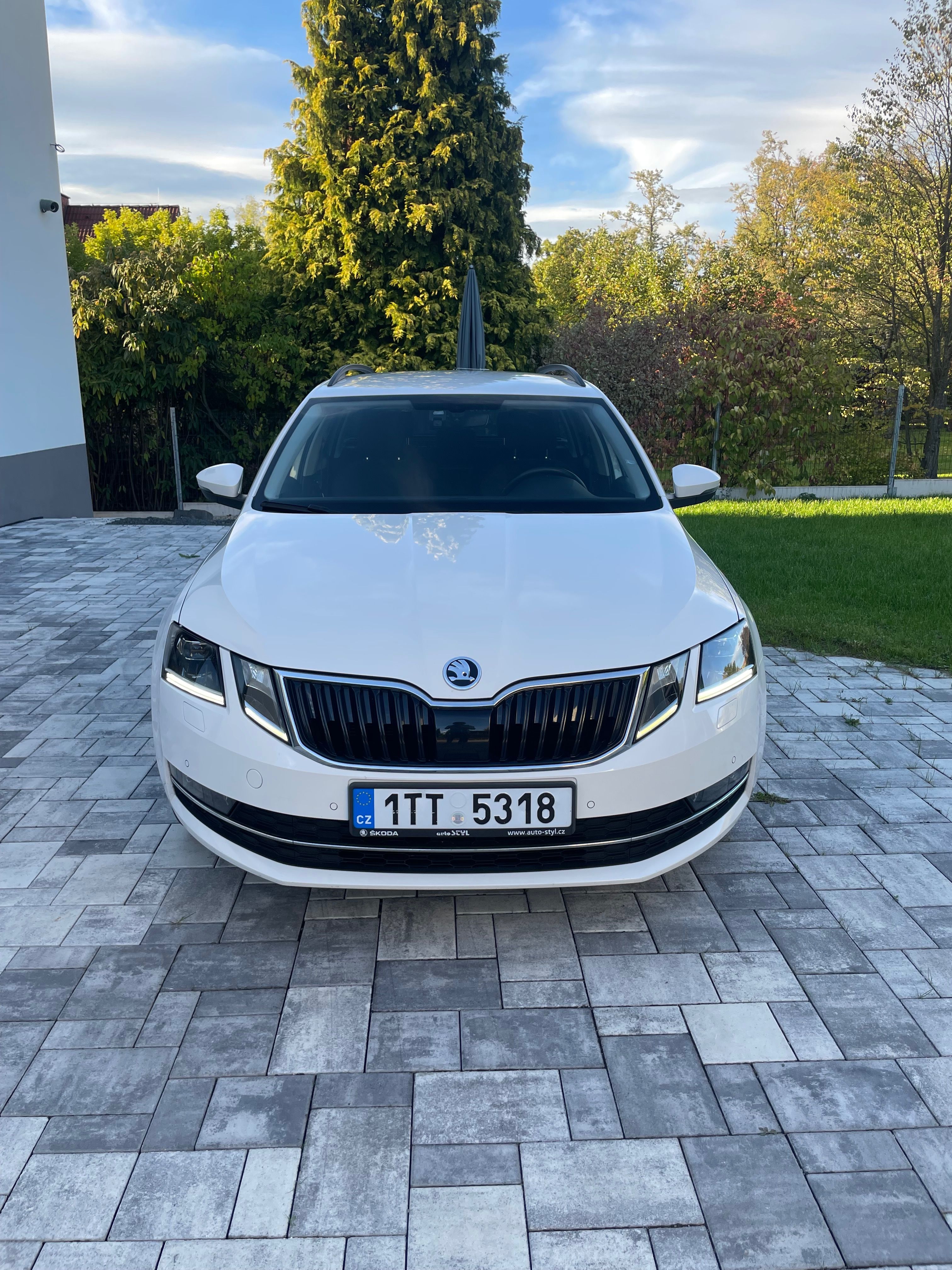 Škoda Octavia, 3 1.6TDI style+ servis histor. - fotka 2