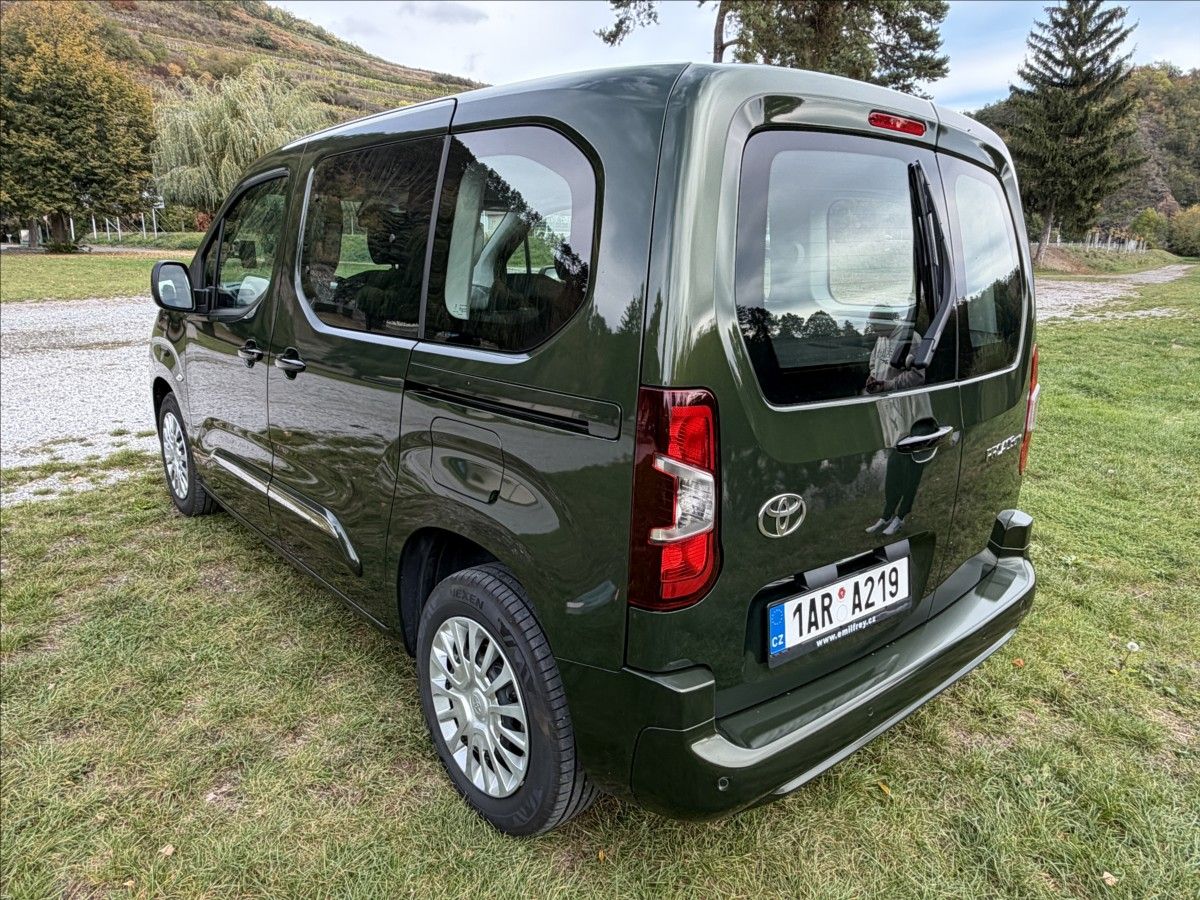 Toyota Proace City Verso, 1,5 D 130k 8A/T Business - fotka 4