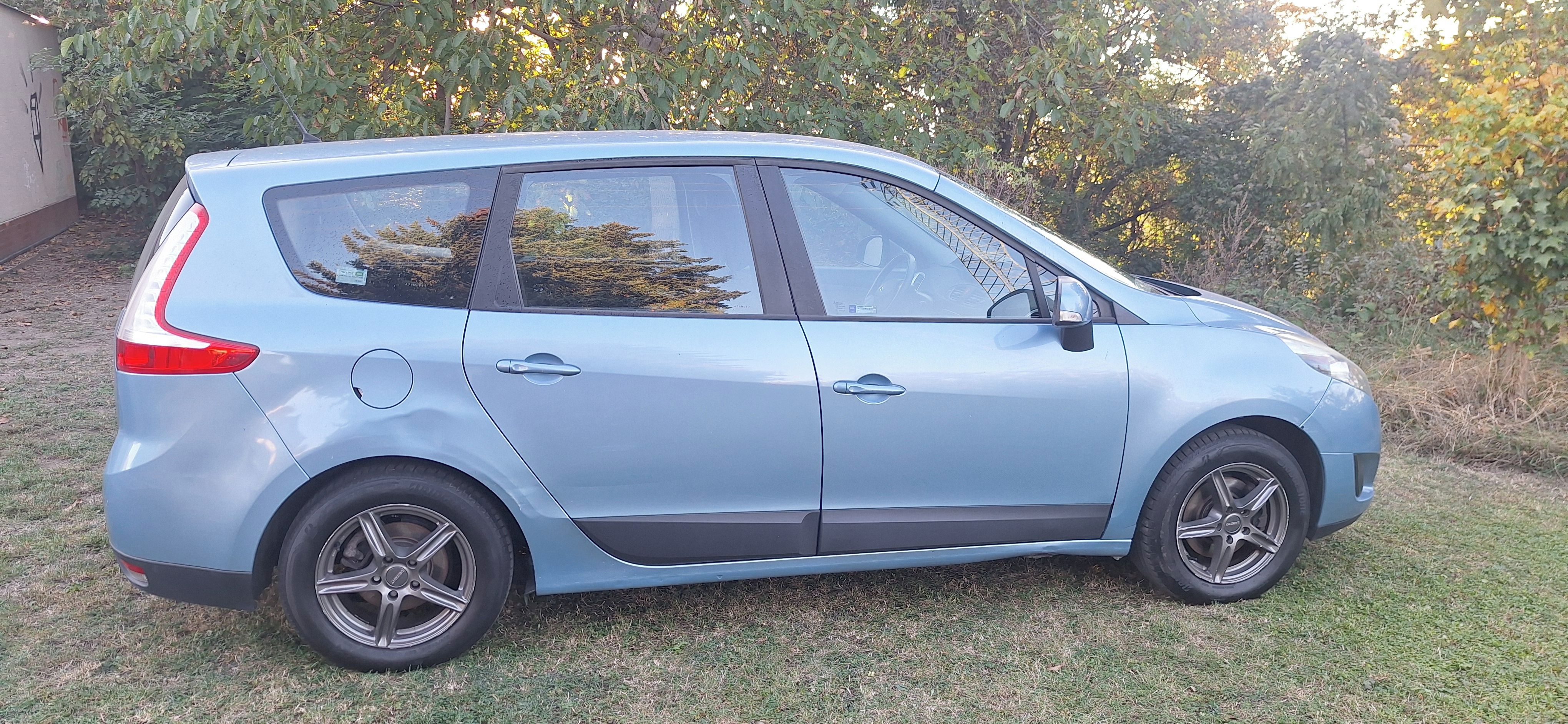 Renault Grand Scénic, 1.6 / 81 kW, manuál, 7 míst