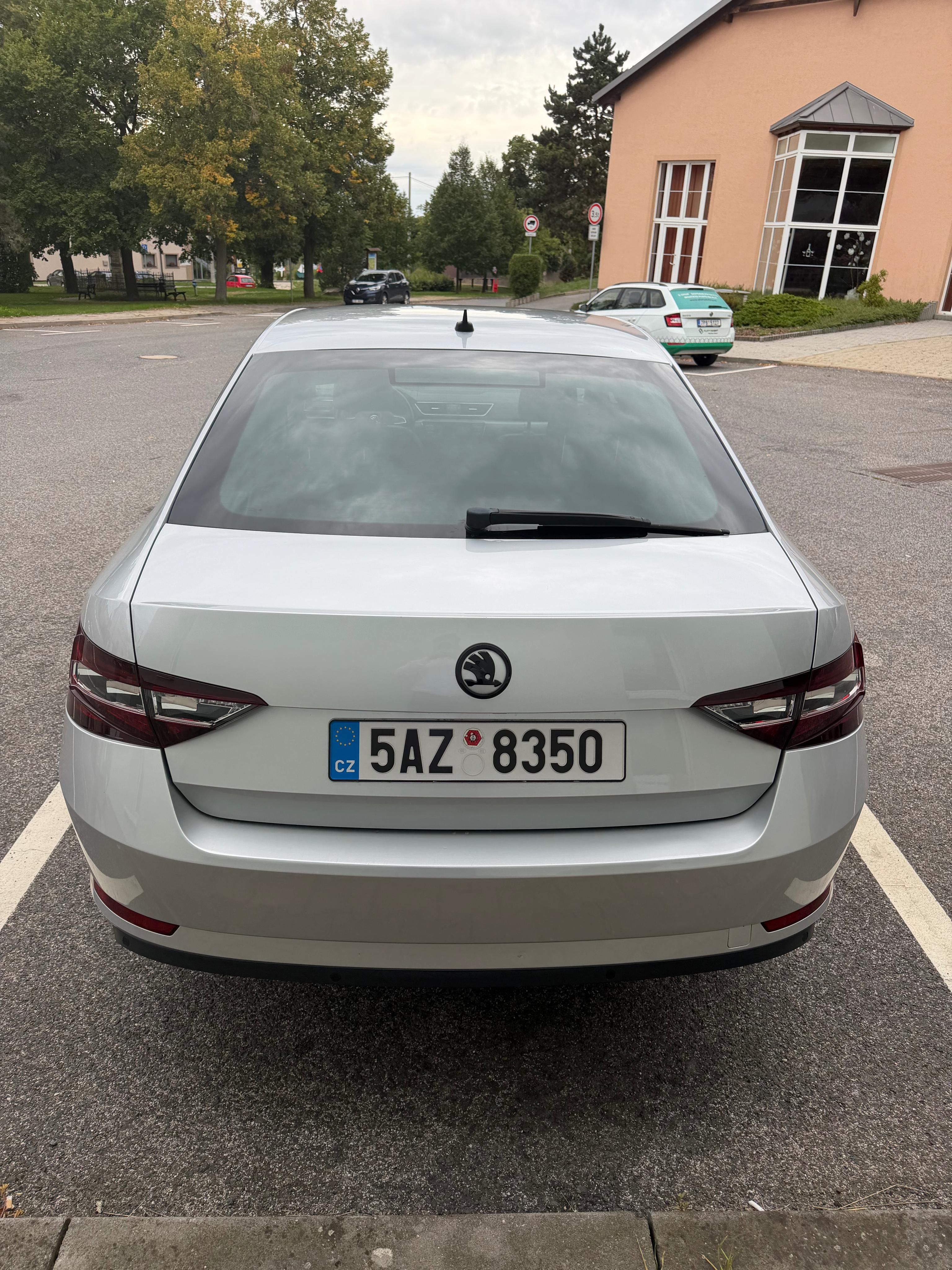 Škoda Superb - fotka 4