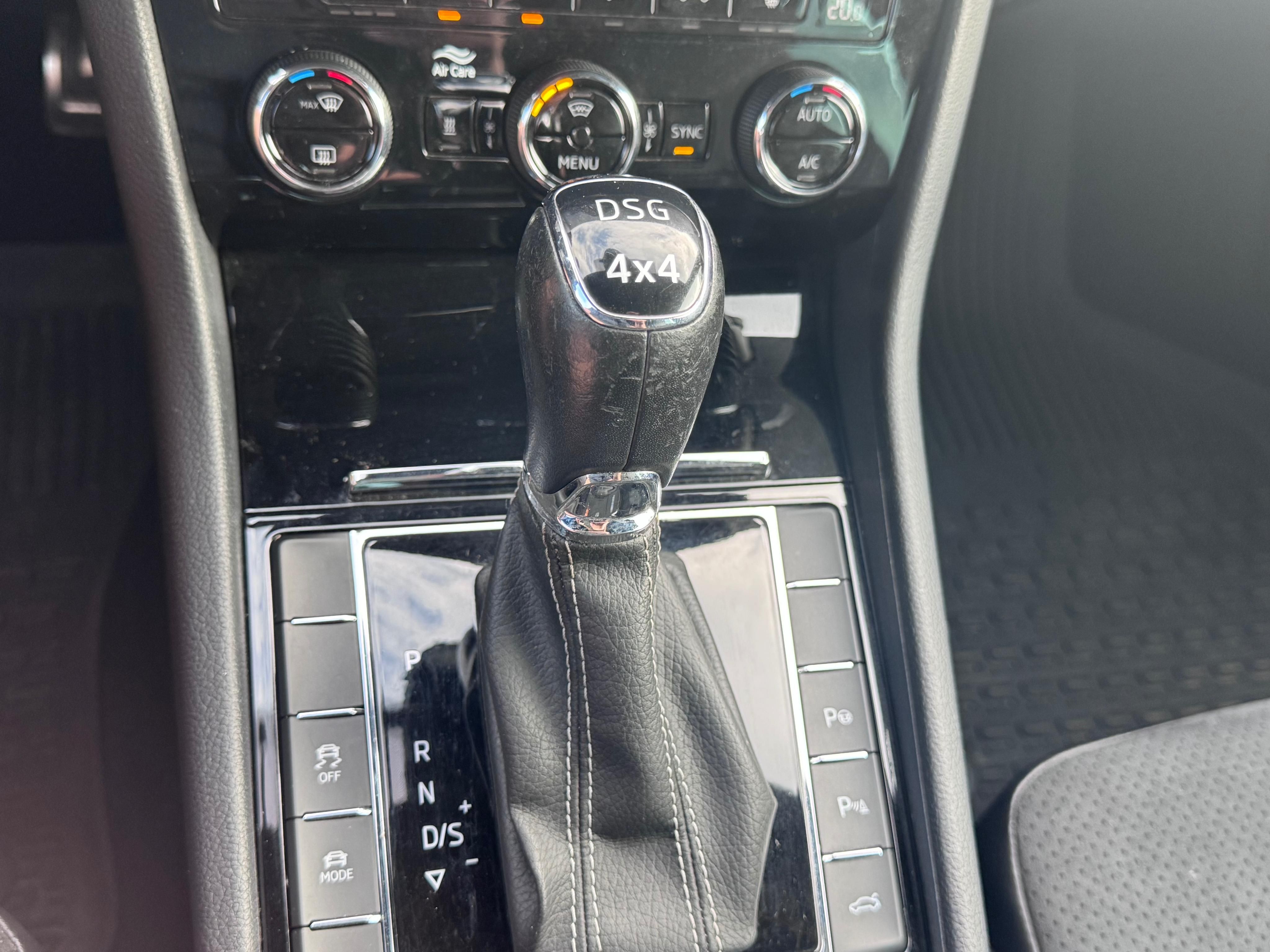 Škoda Superb, Superb 200 kw,4x4 sportline - fotka 6