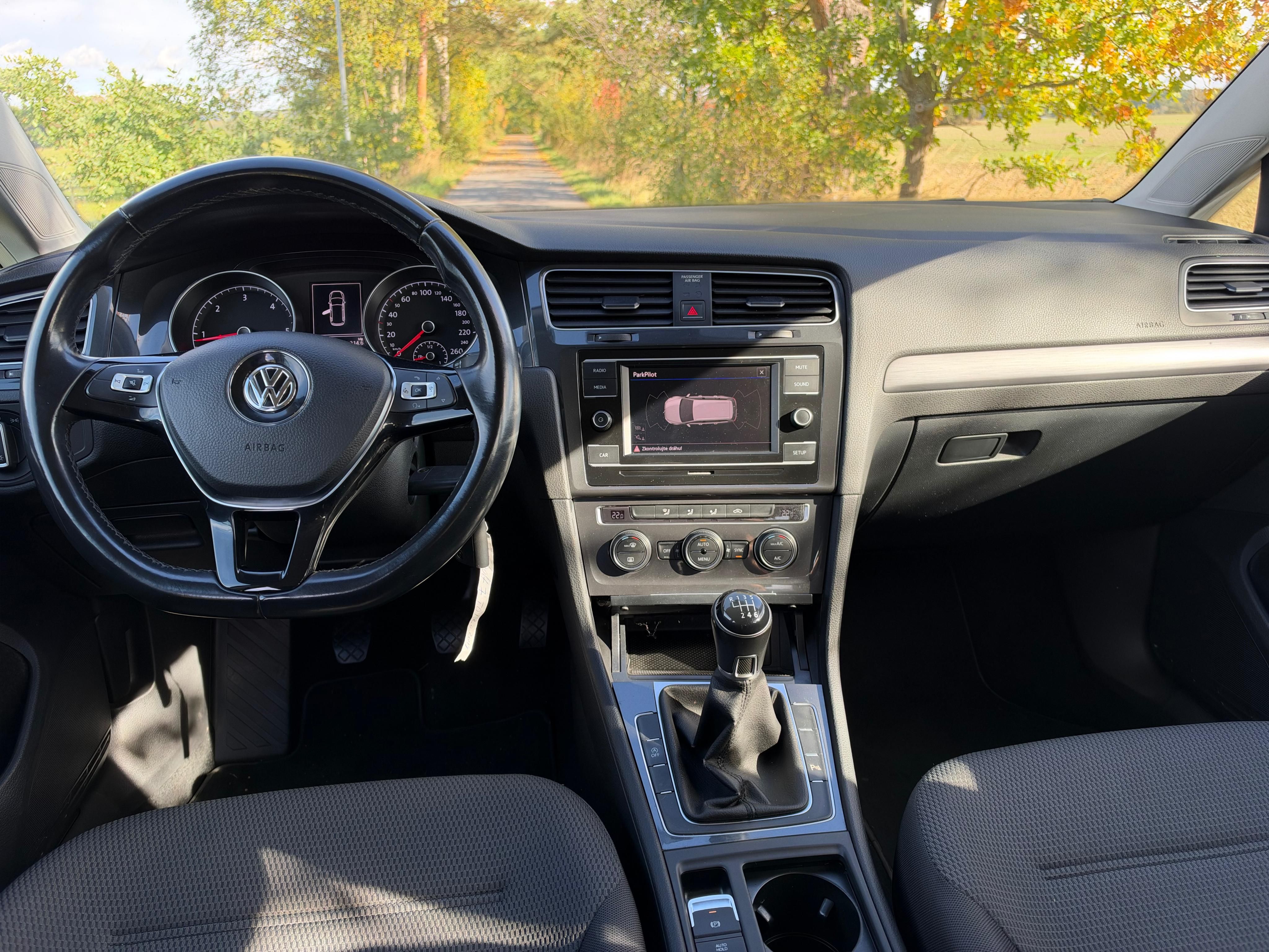 Volkswagen Golf, Variant 2,0TDi 110kW Comfort - fotka 6