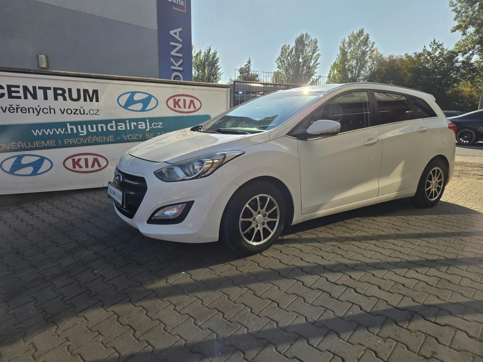 Hyundai i30, 1.6-DPH-PĚKNÝ STAV-AUT.KLIMA - fotka 5