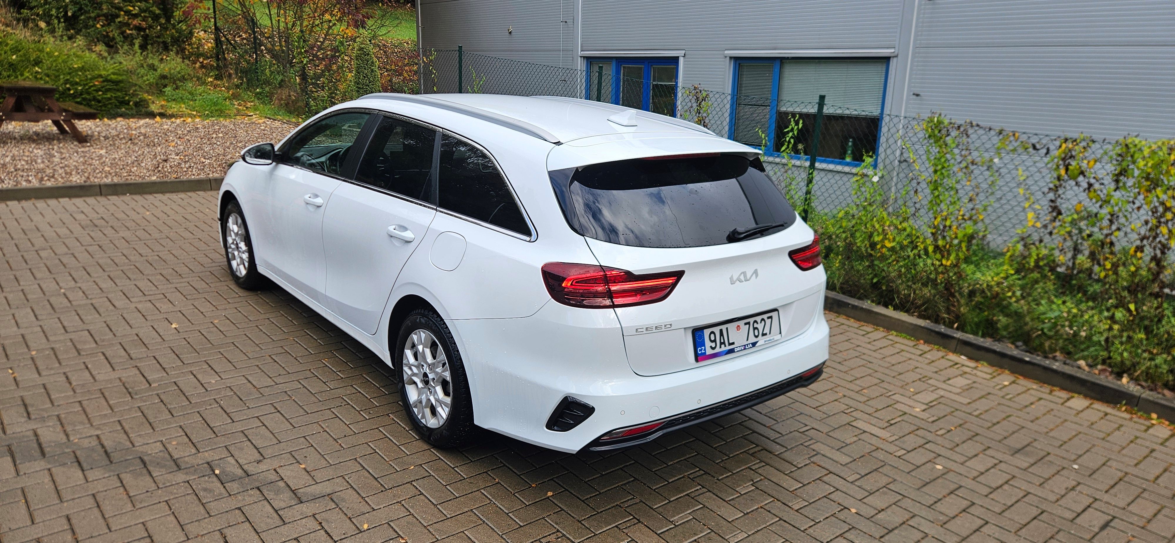 Kia Cee´d, 1.6 CRDI Exclusive ČR DPH - fotka 5