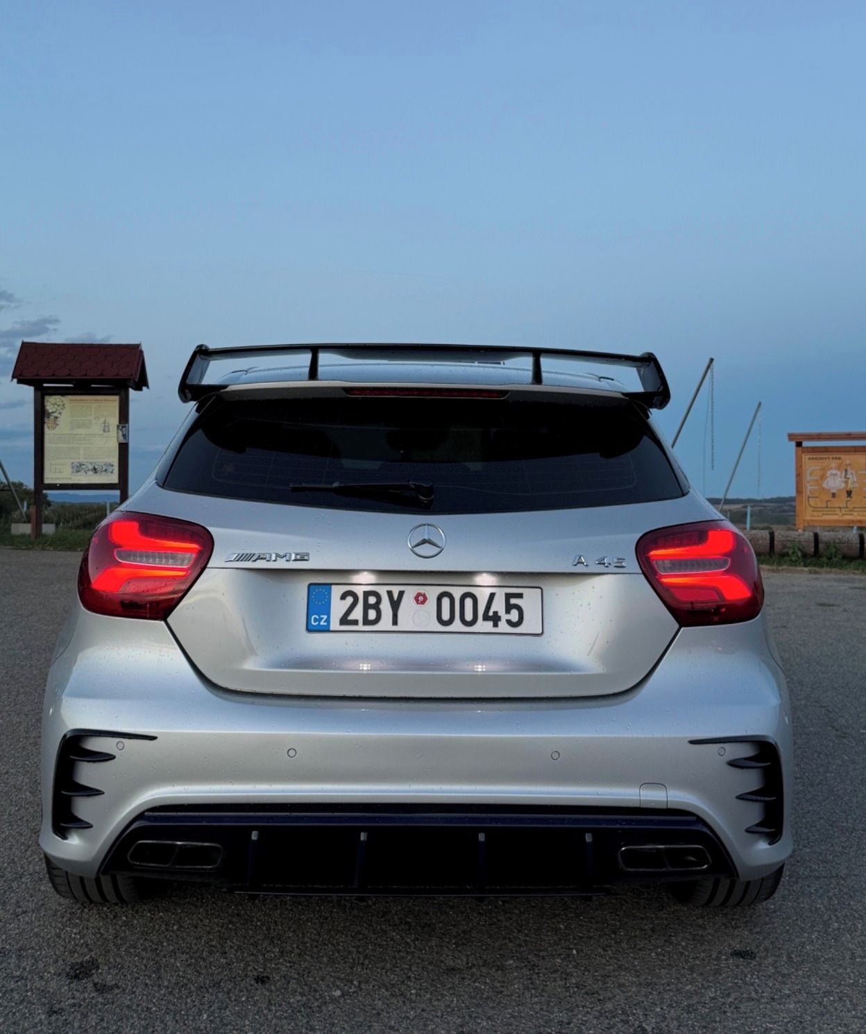 Mercedes-Benz Třídy A, Mercedes-Benz A45 AMG 4MATIC - fotka 4