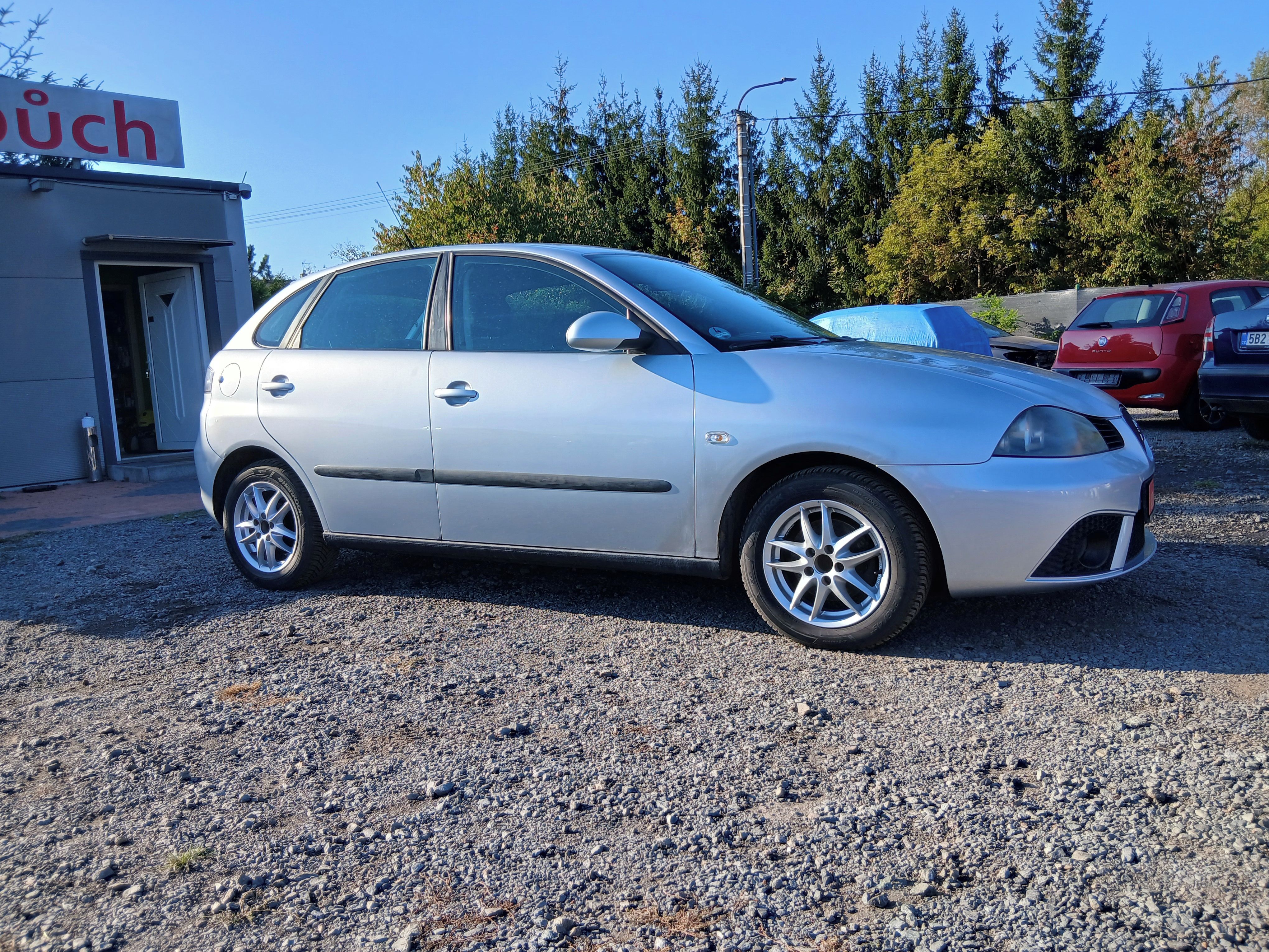 Seat Ibiza, 1.4i, 63kW, ALU - fotka 6