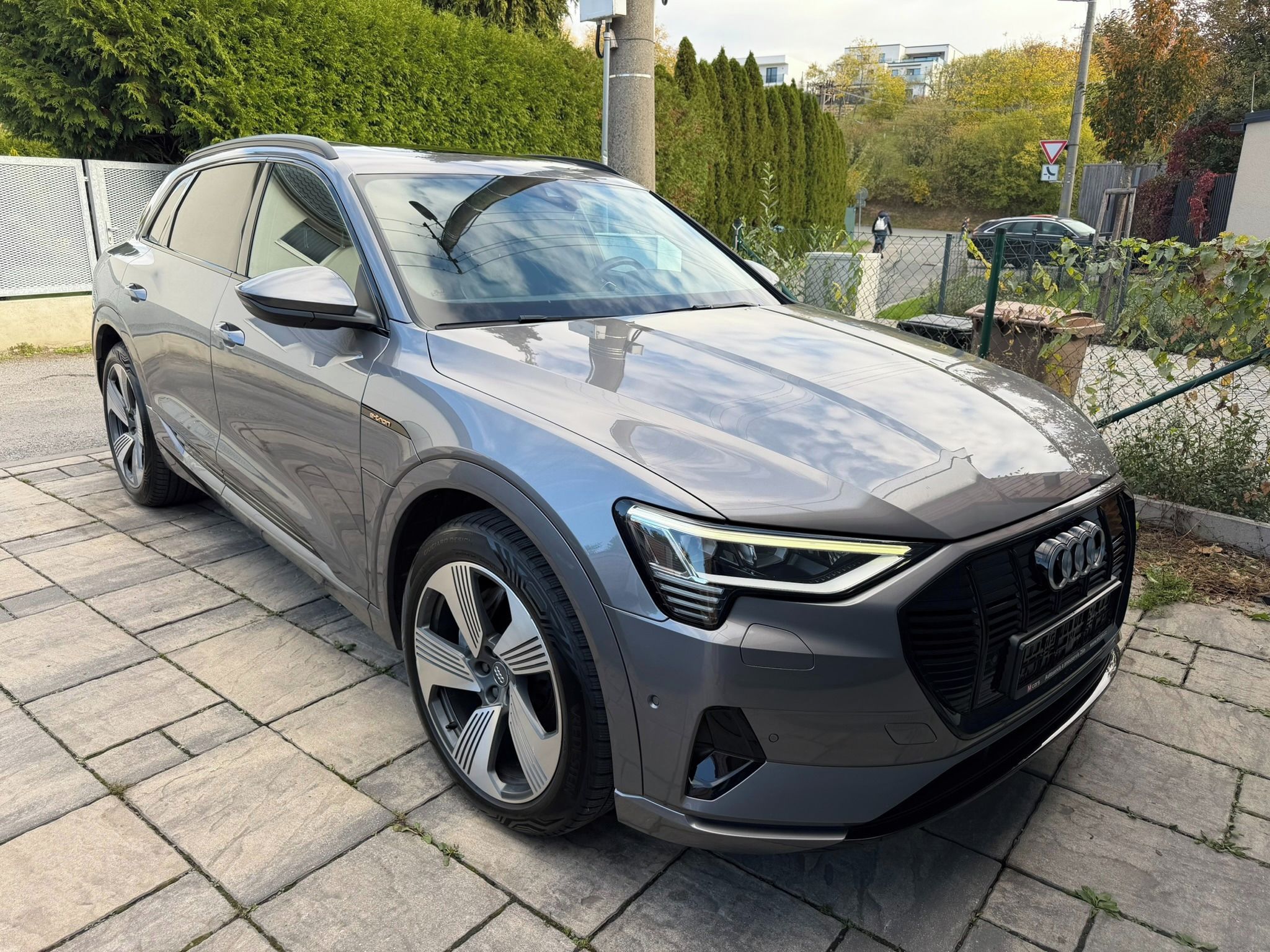 Audi e-tron, 55 S-Line,Asistenti,Nový motor