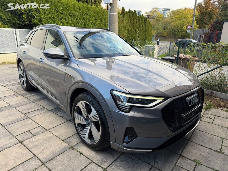 Audi e-tron, 55 S-Line,Asistenti,Nový motor