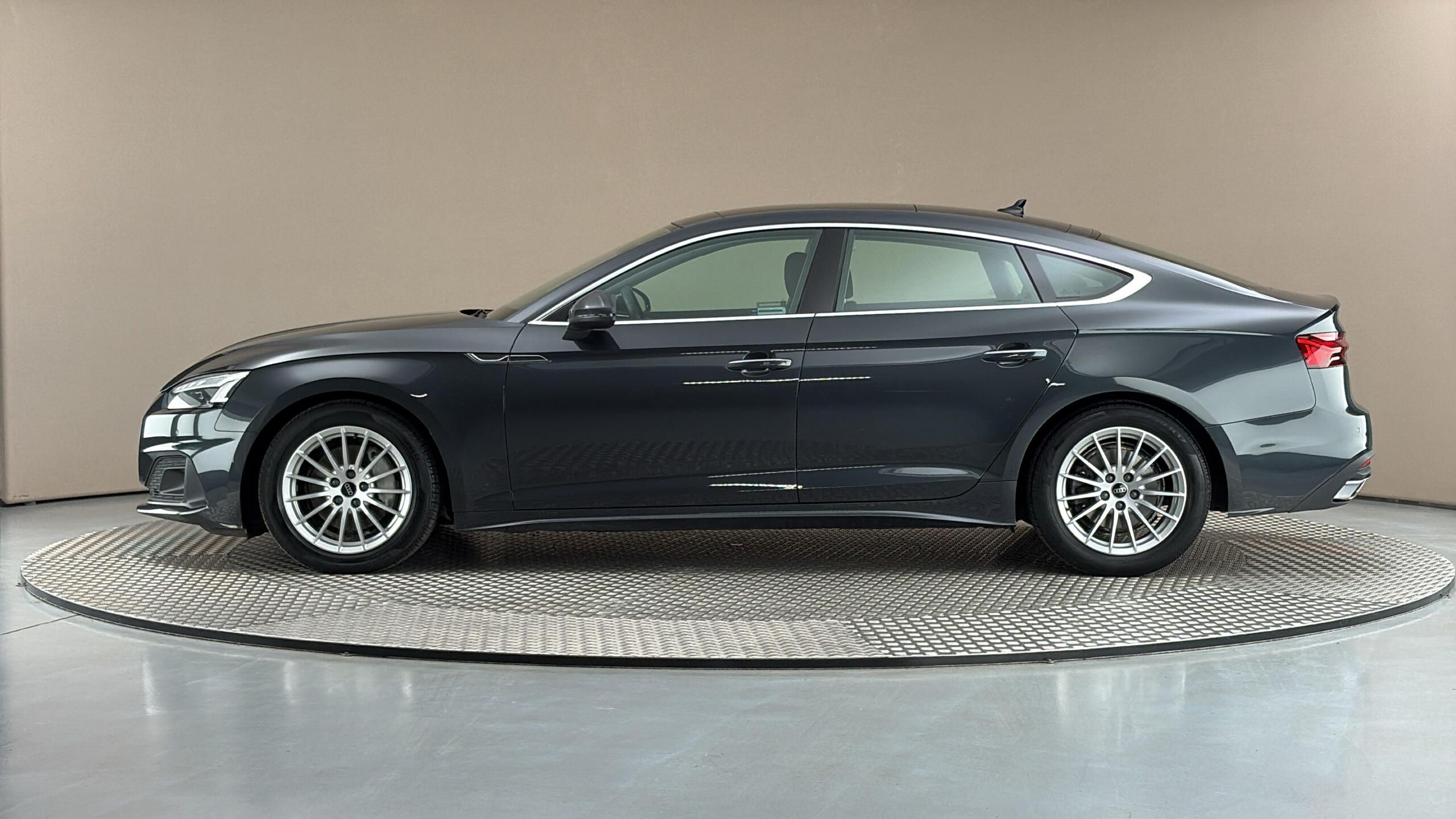 Audi A5, 2.0 40TDI Quattro S Tronic Spo - fotka 4
