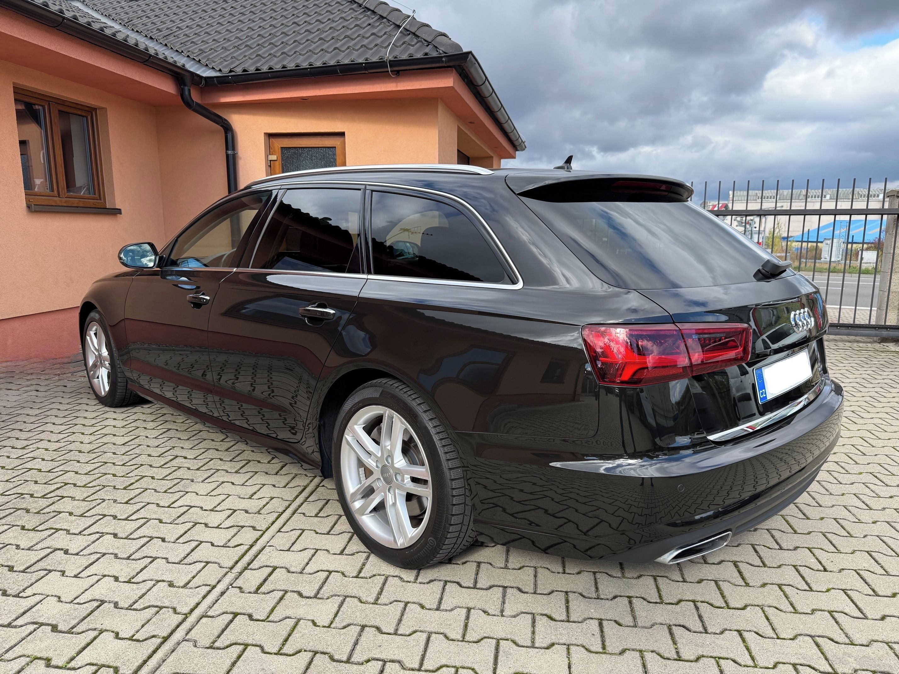 Audi A6 Avant, 3.0 Tdi, Čr, vzduch,154 tkm - fotka 6
