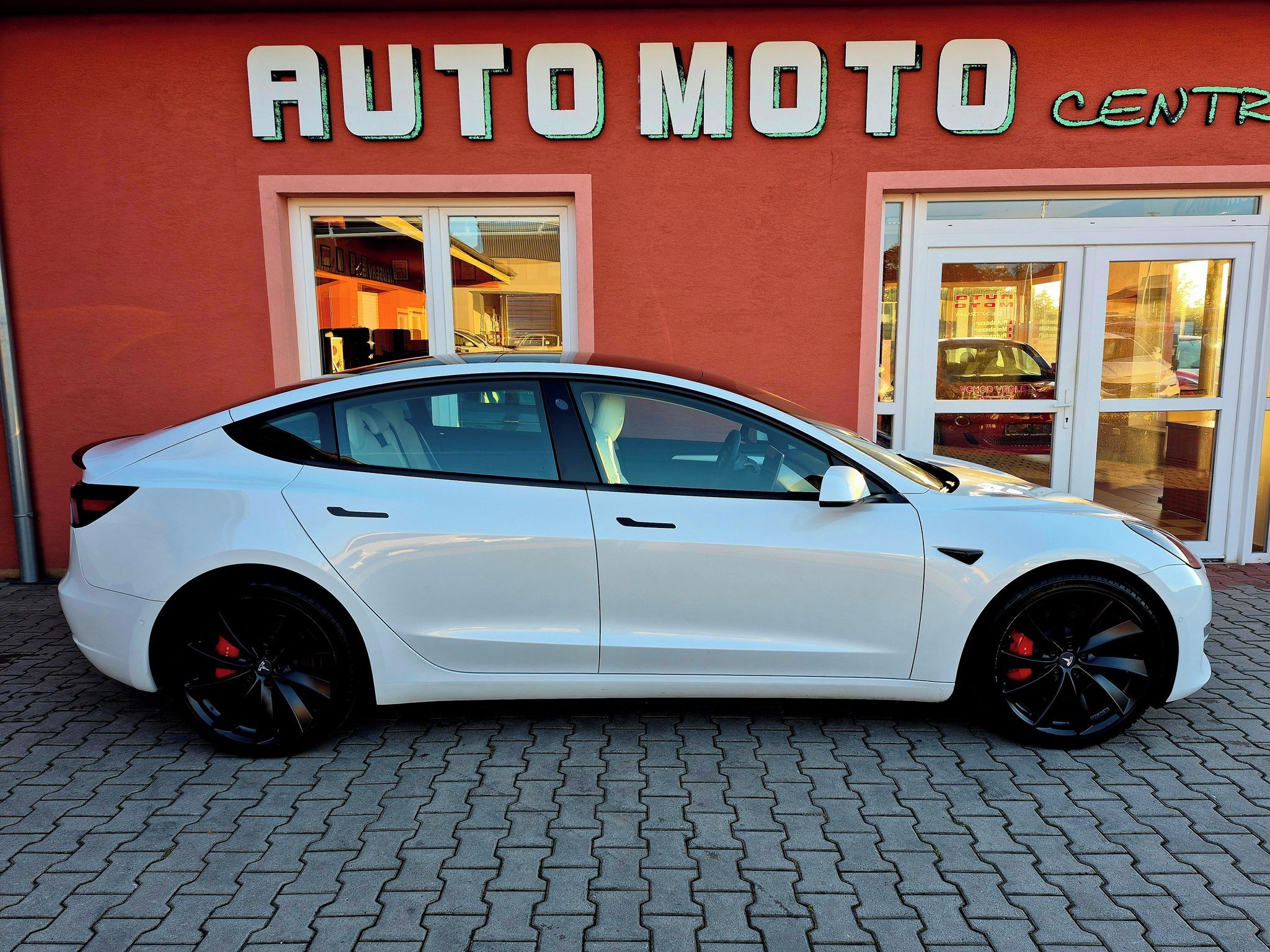 Tesla Model 3, Performance 377 kW SOH 85,4% - fotka 5