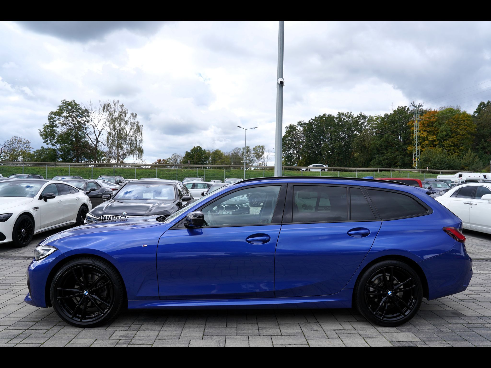 BMW Řada 3, 320d xDrive Mpaket/Lasery/kůže - fotka 3