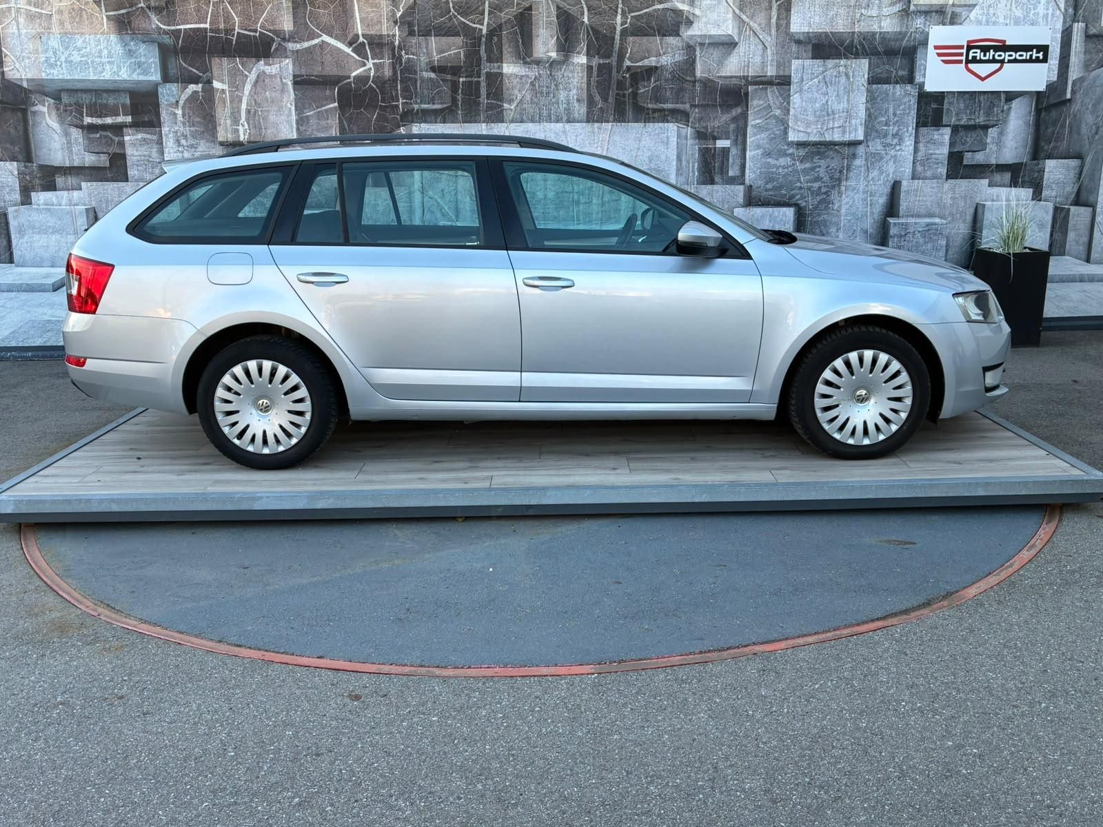 Škoda Octavia, 1.6TDi, 81KW, TEMP., VYHŘ. SED - fotka 5