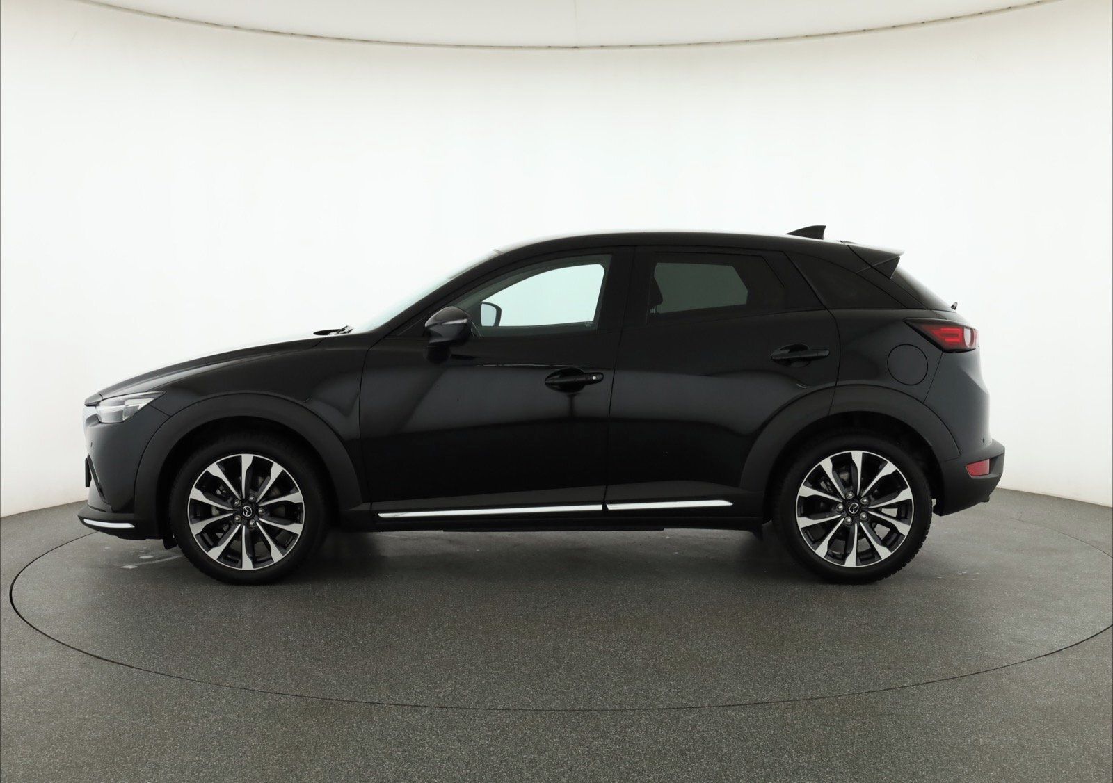 Mazda CX-3, 2.0 Skyactiv-G, ČR,1.maj - fotka 3