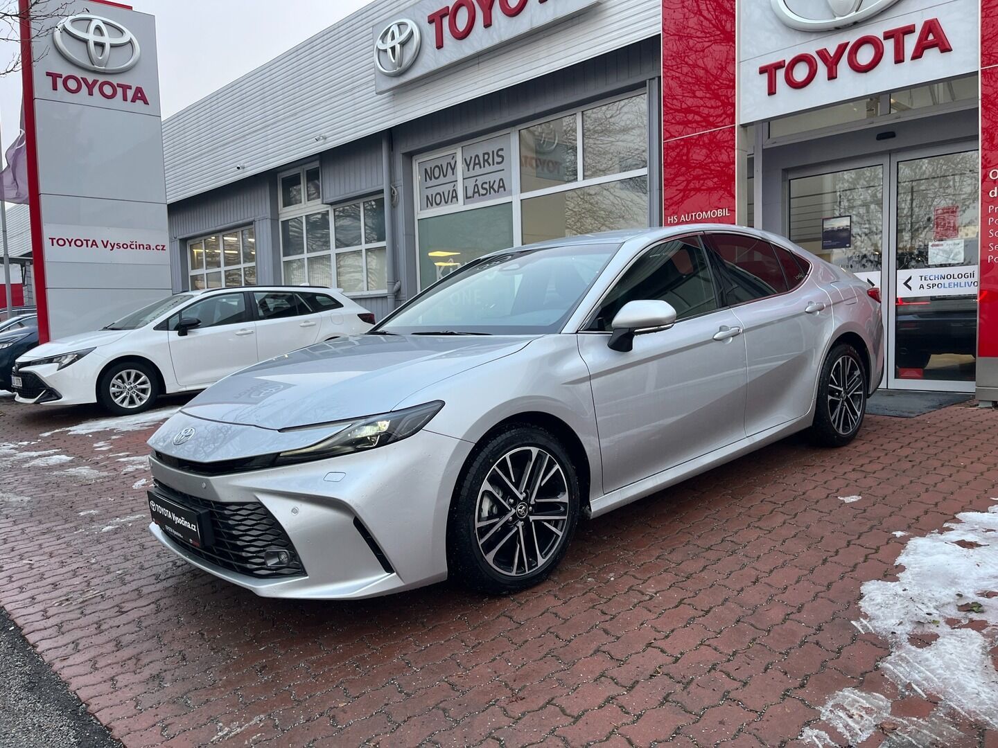 Toyota Camry, 2.5 Hybrid 230 koní - Prestige