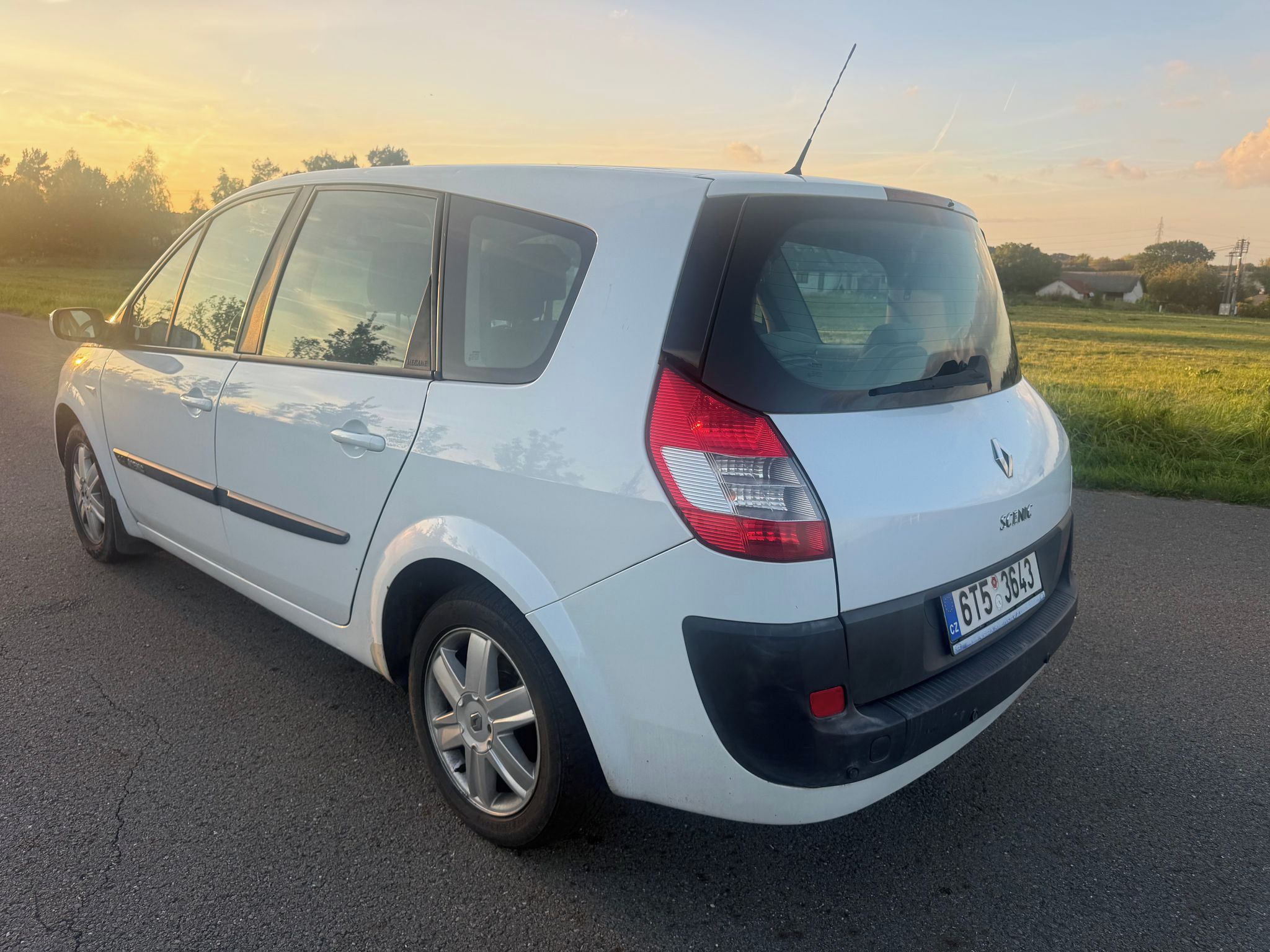 Renault Scénic, 1,5 DCI GRAND SCENIC 7 MÍST - fotka 3
