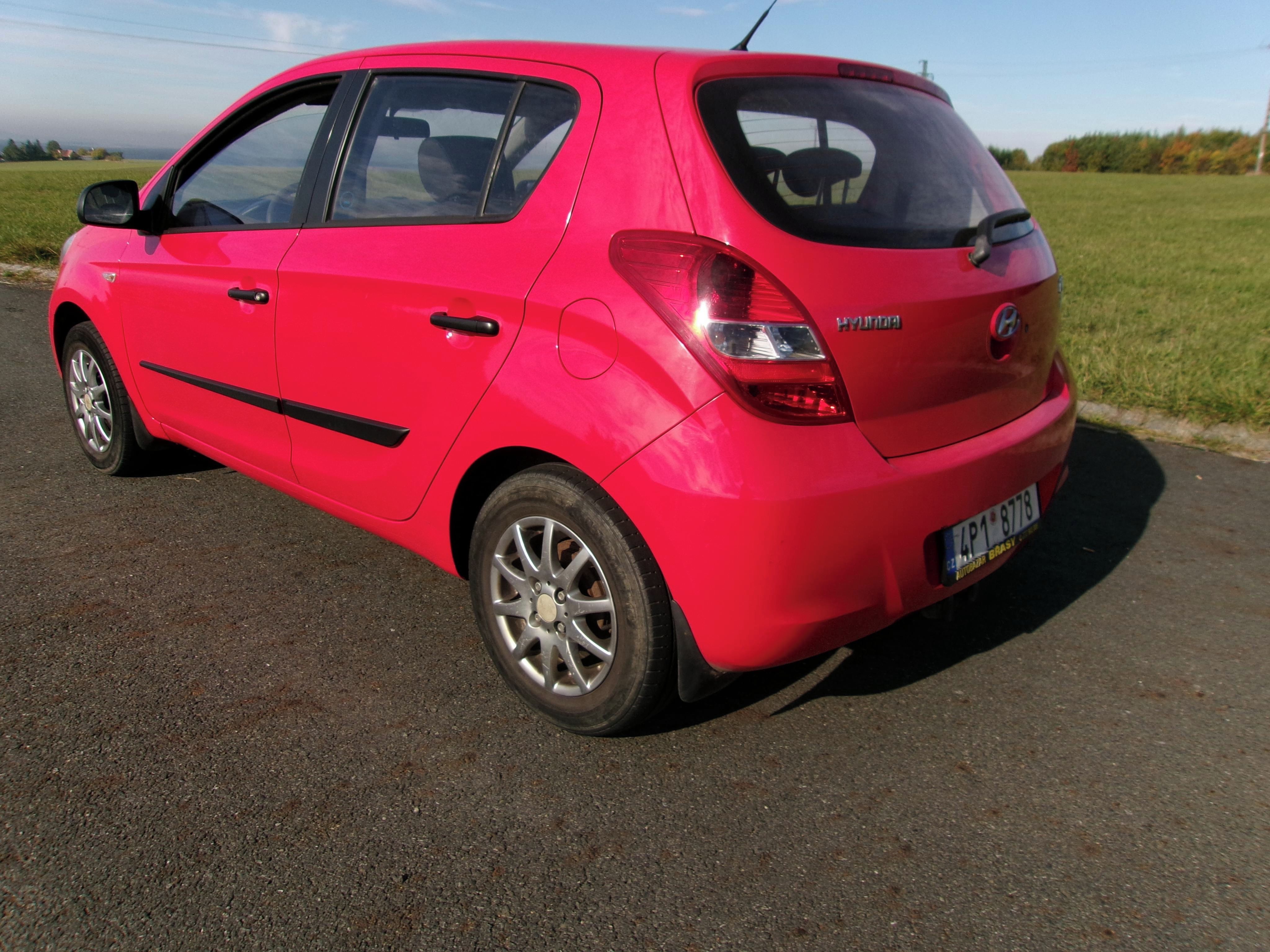 Hyundai i20, 1,2 85 000 KM 2 majitel - fotka 3