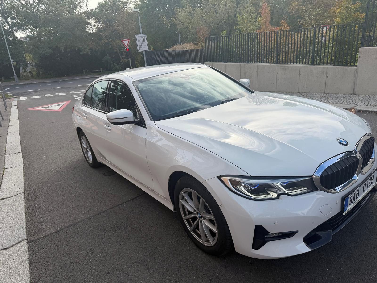 BMW Řada 3, BMW 320d xDrive Sedan - fotka 4