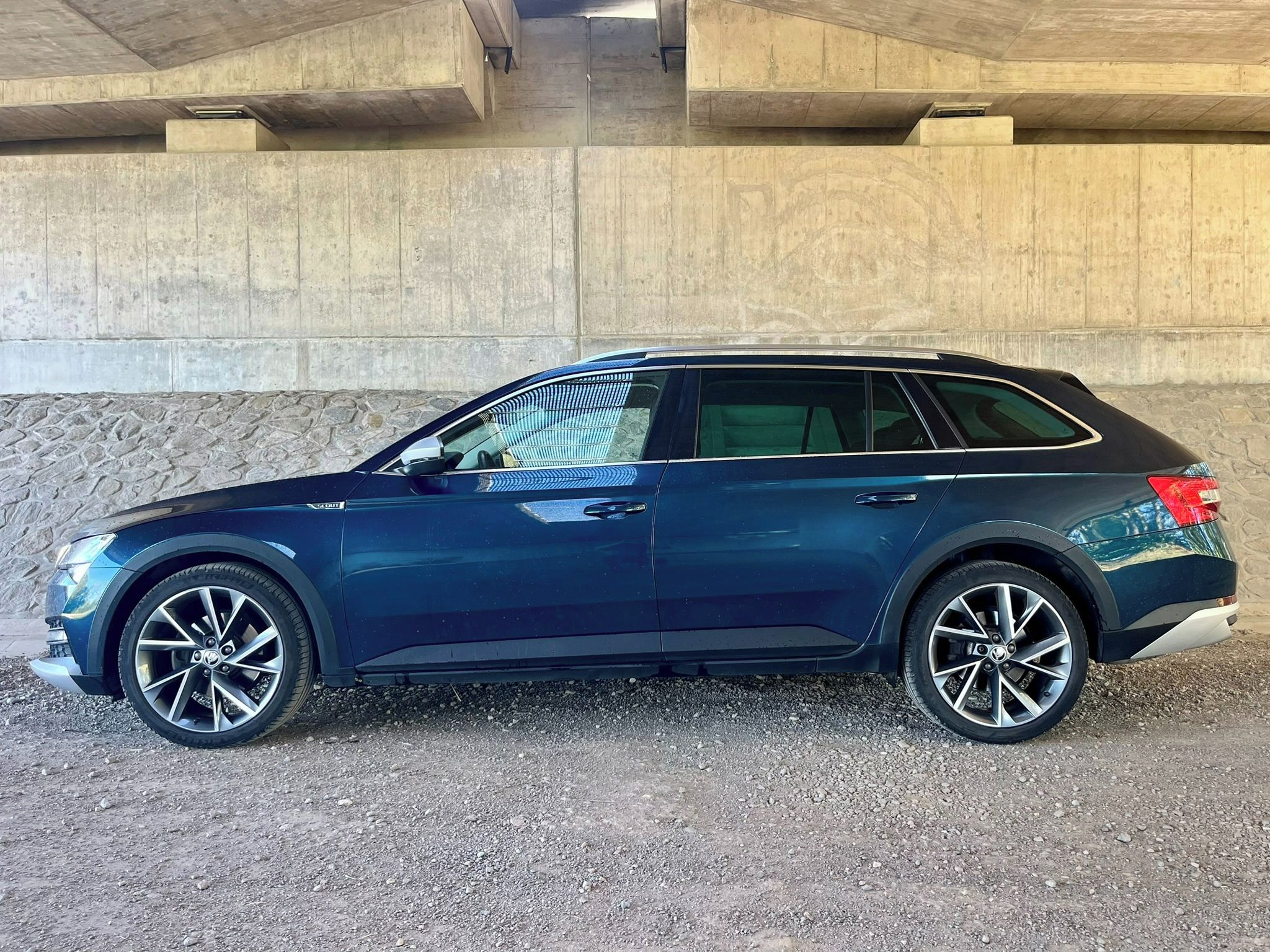 Škoda Superb, Scout 2.0 TDI DSG 4x4 ČR - fotka 4
