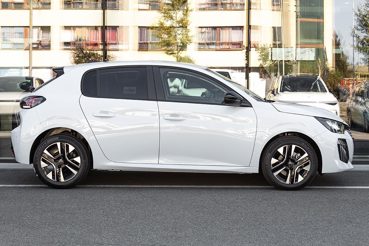 Peugeot 208, 1,2 Hybrid 110 e-DCS6  STYLE - fotka 4