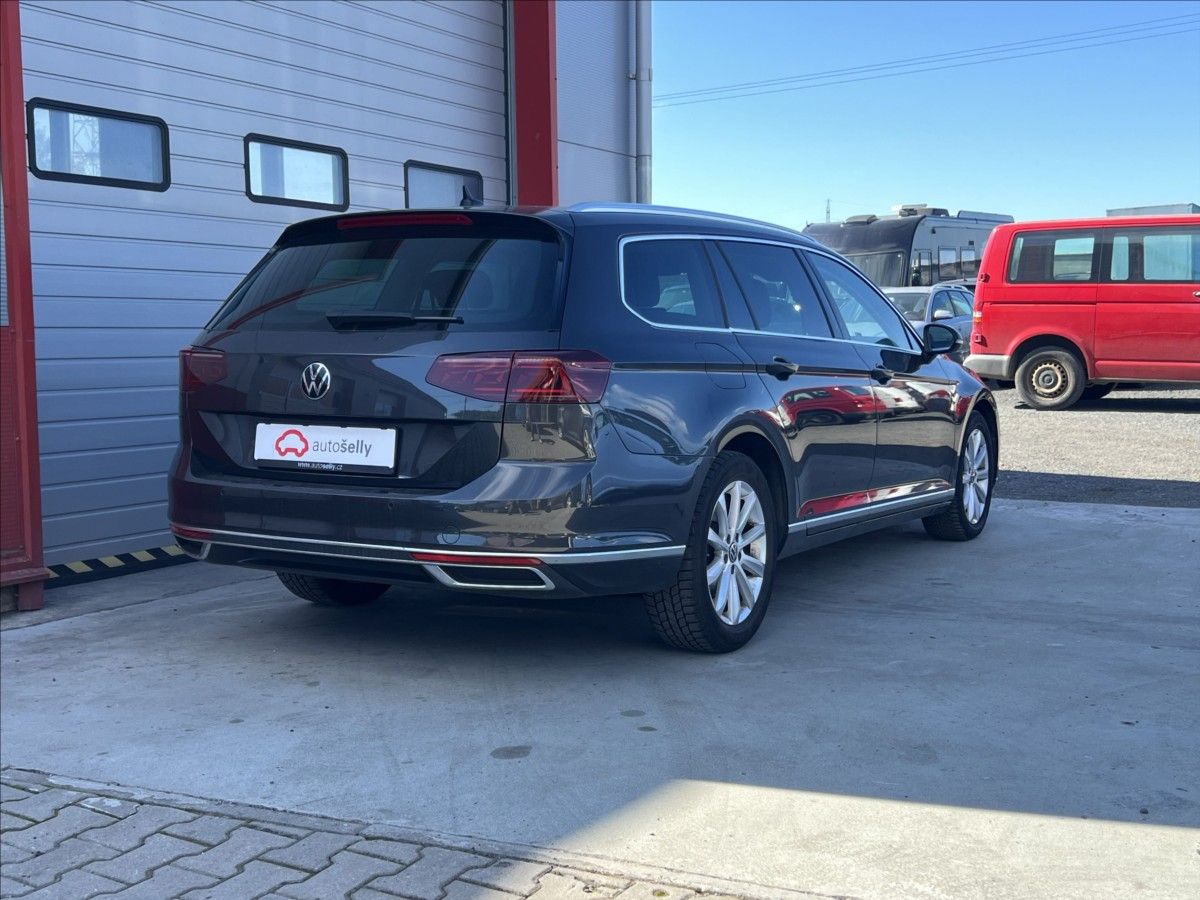 Volkswagen Passat, 2,0 TDi DSG ELEGANCE MATRIX - fotka 5