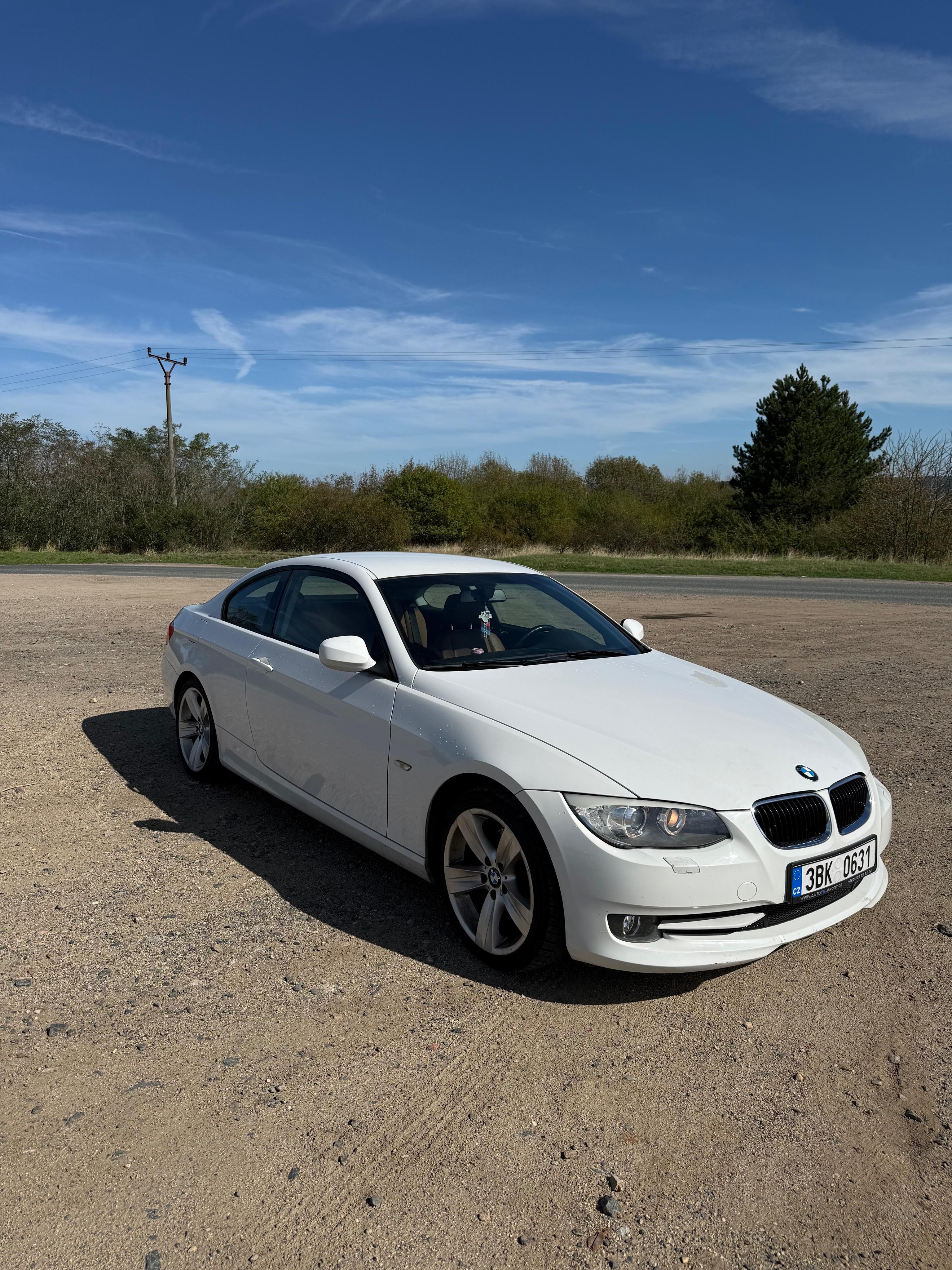BMW Řada 3, BMW 320d E92 Coupé LCI - fotka 4