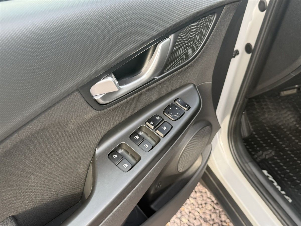 Hyundai Kona, 1,6 T-GDI 145kW Smart DTC - fotka 6