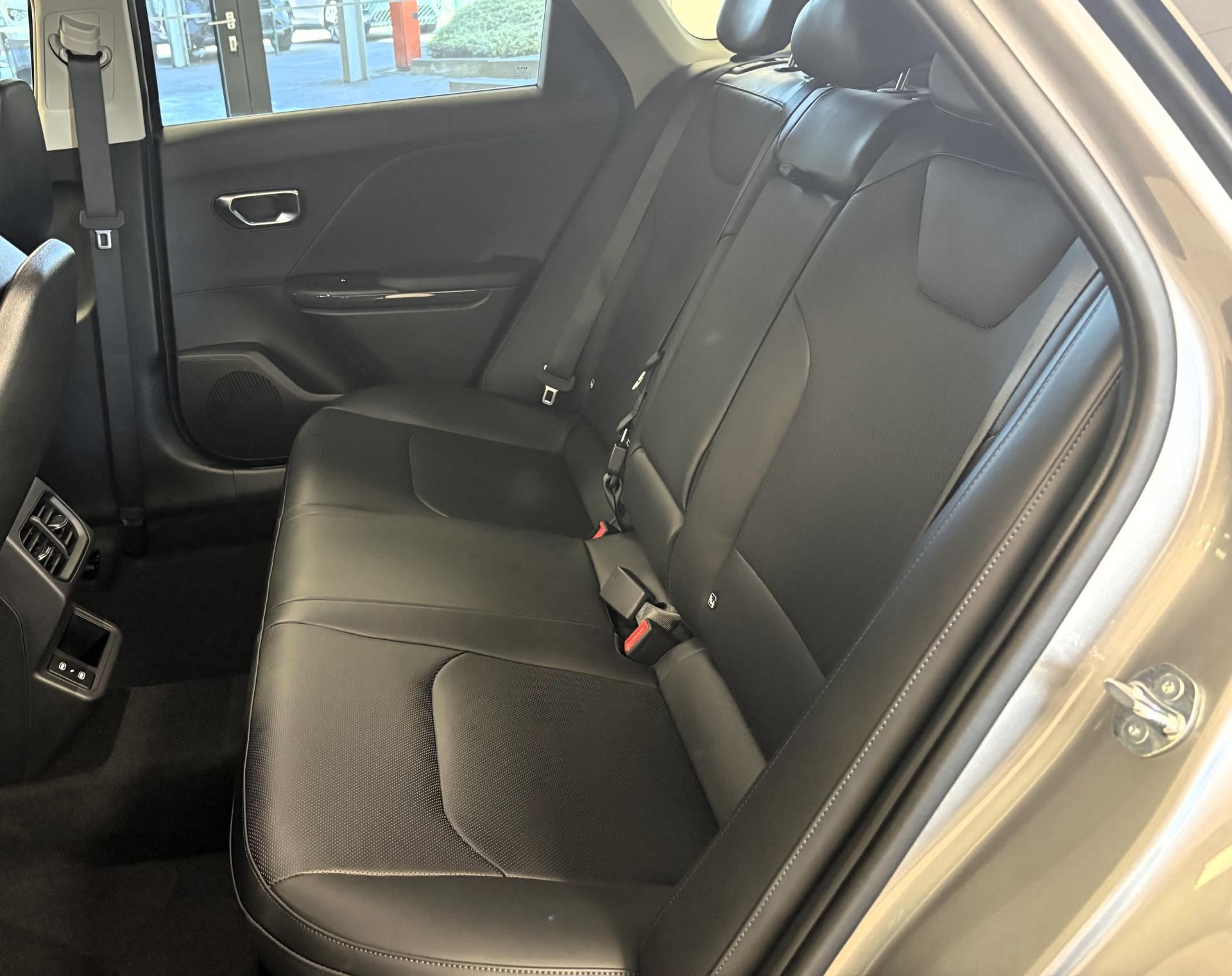 Kia K4, 1,6 T-GDi 7DCT TOP 110 KW - fotka 5