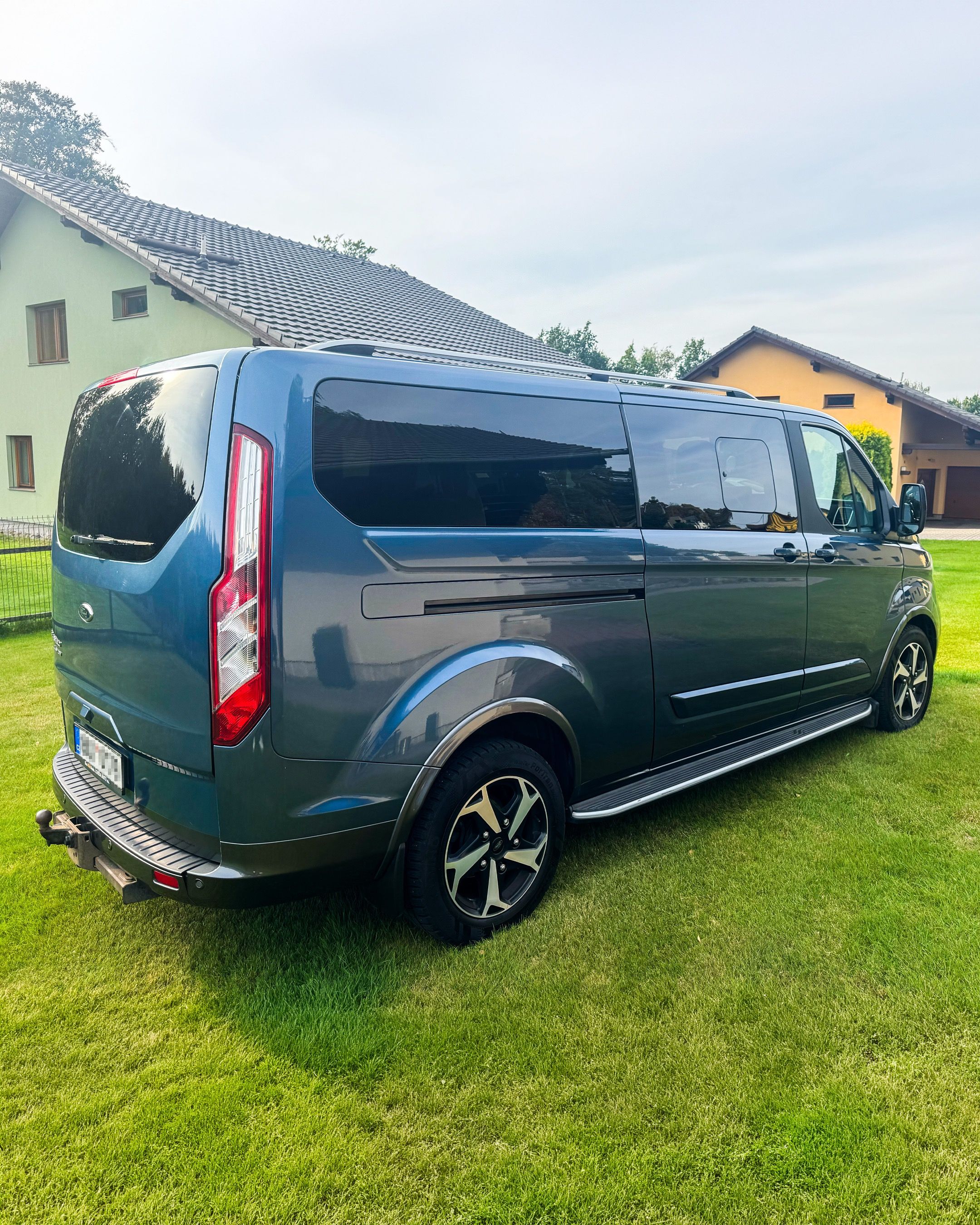 Ford Tourneo Custom, 2.0 EcoBlue 125 kW AUT, L2, DP - fotka 4