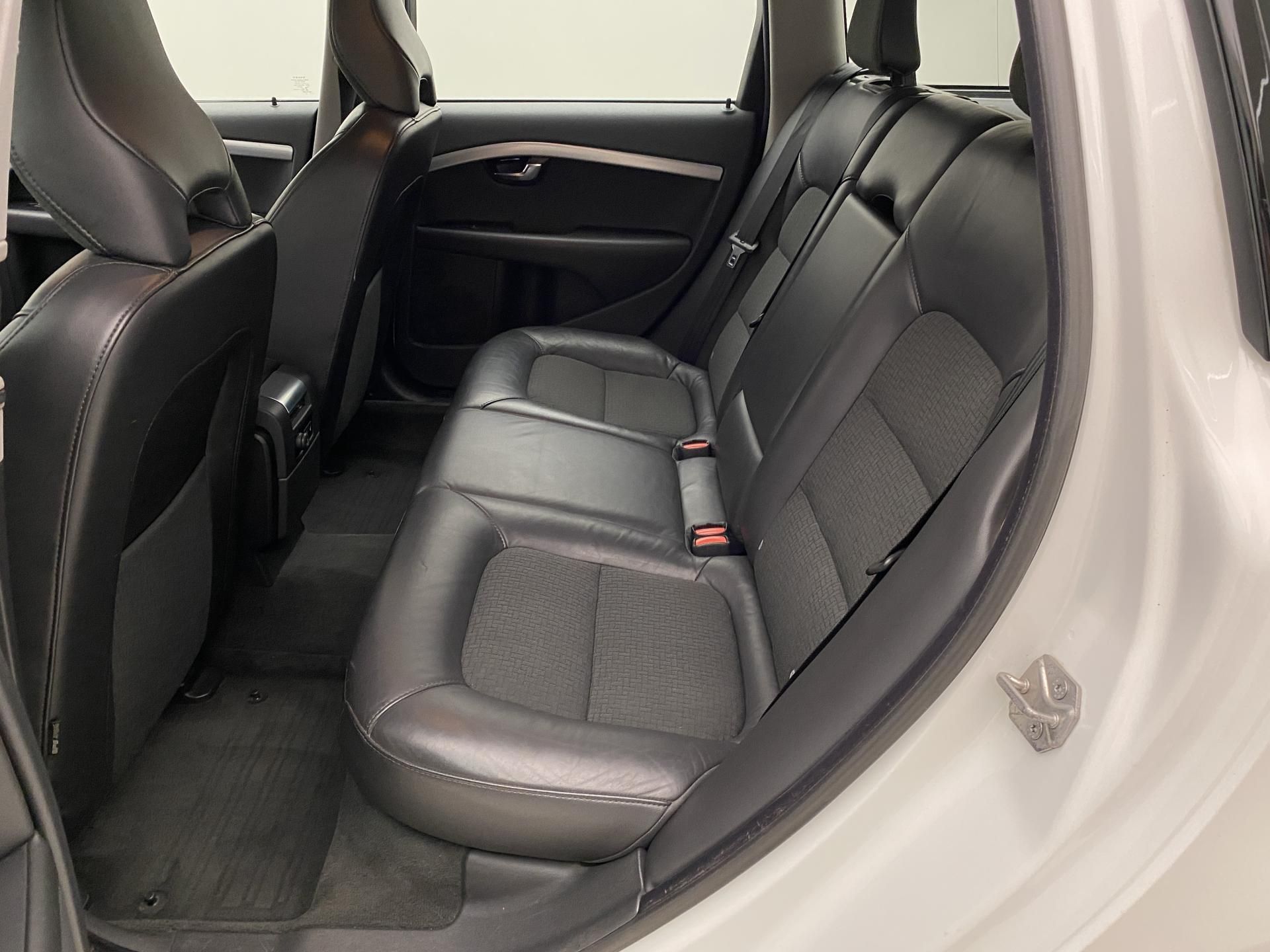 Volvo V70, D4 AWD MOMENTUM AUT - fotka 5