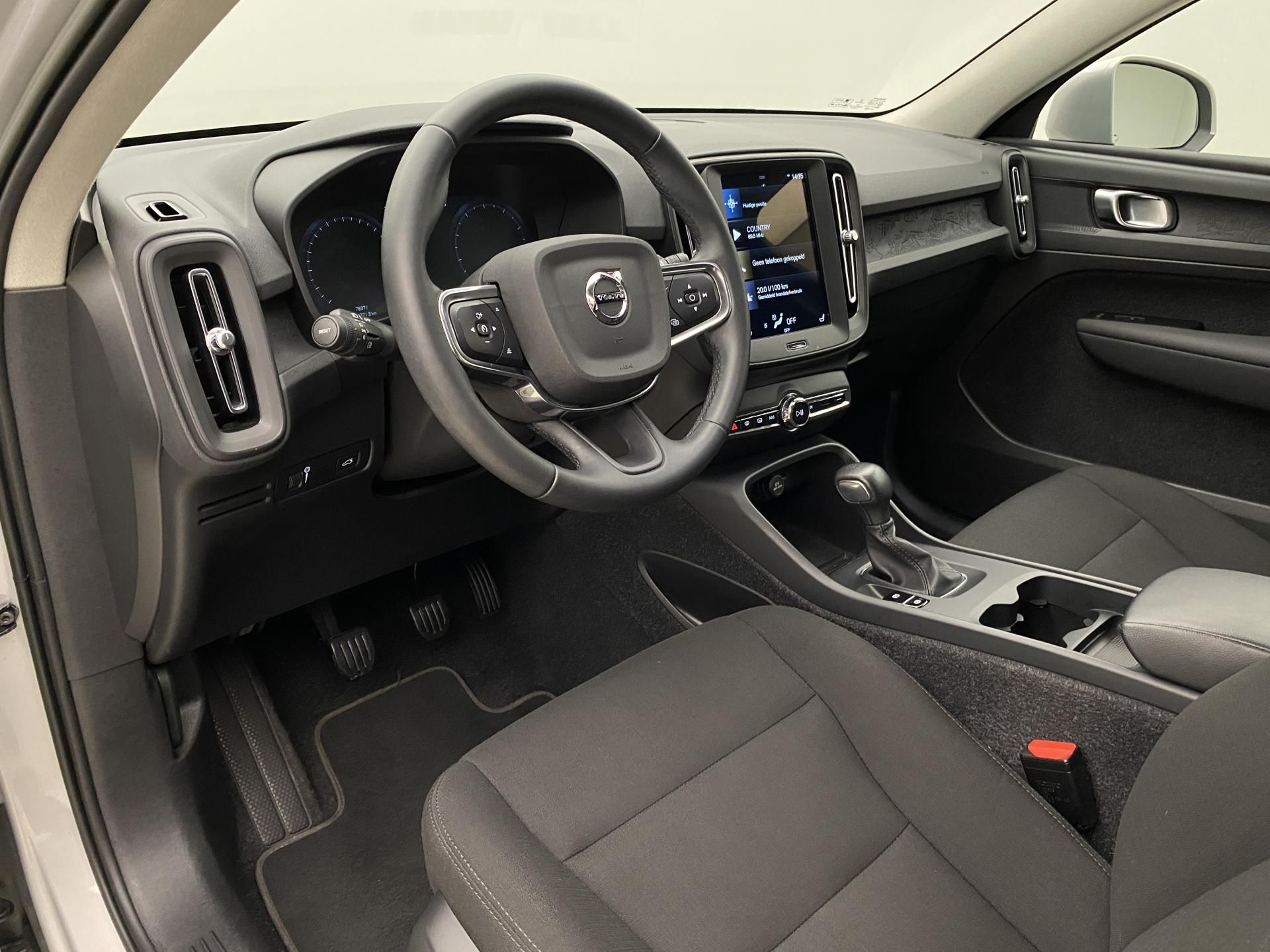 Volvo XC40, T2 ESSENTIAL - fotka 4