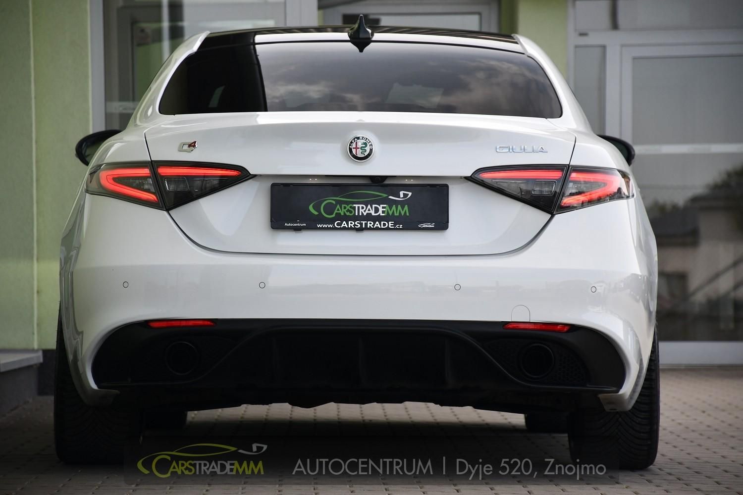 Alfa Romeo Giulia, 2.0T 16V 206kW VELOCE AT8 Q4 - fotka 4