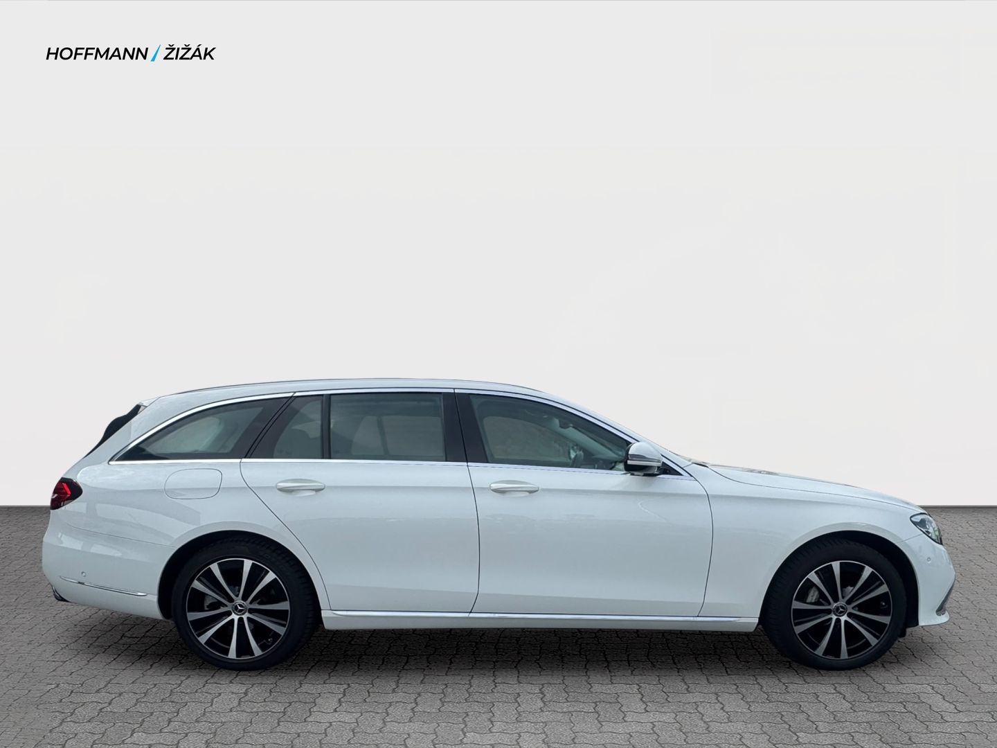 Mercedes-Benz Třídy E, 300de 4Matic kombi - fotka 4