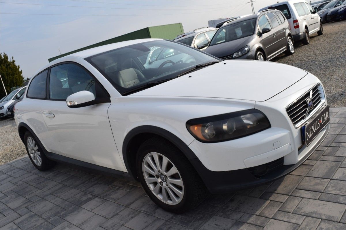 Volvo C30, 1,6 d 80KW ROZVODY VE 324TKM - fotka 4